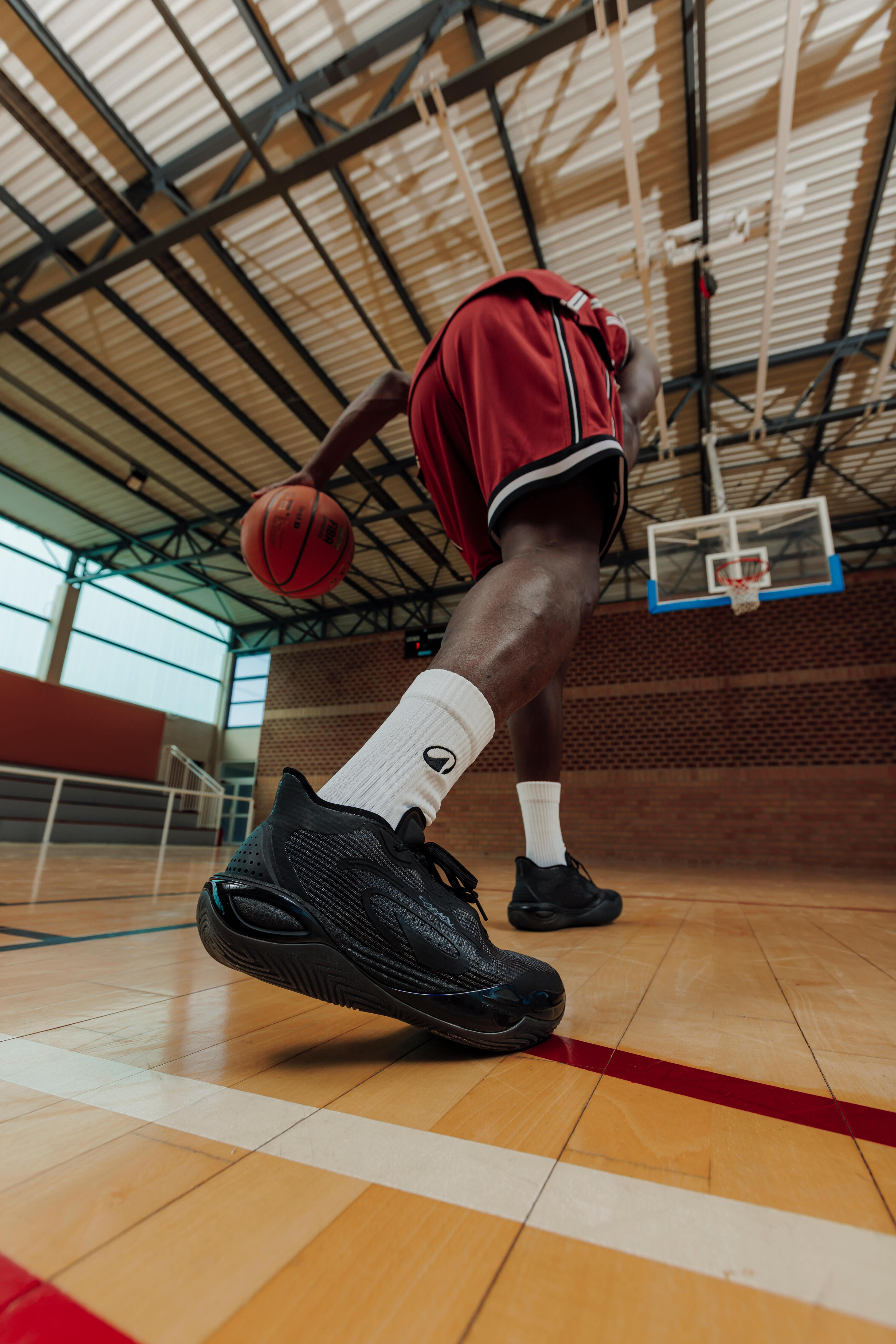Calções Reversíveis de Basquetebol Adulto SHORT 500 Preto/Vermelho 13/16