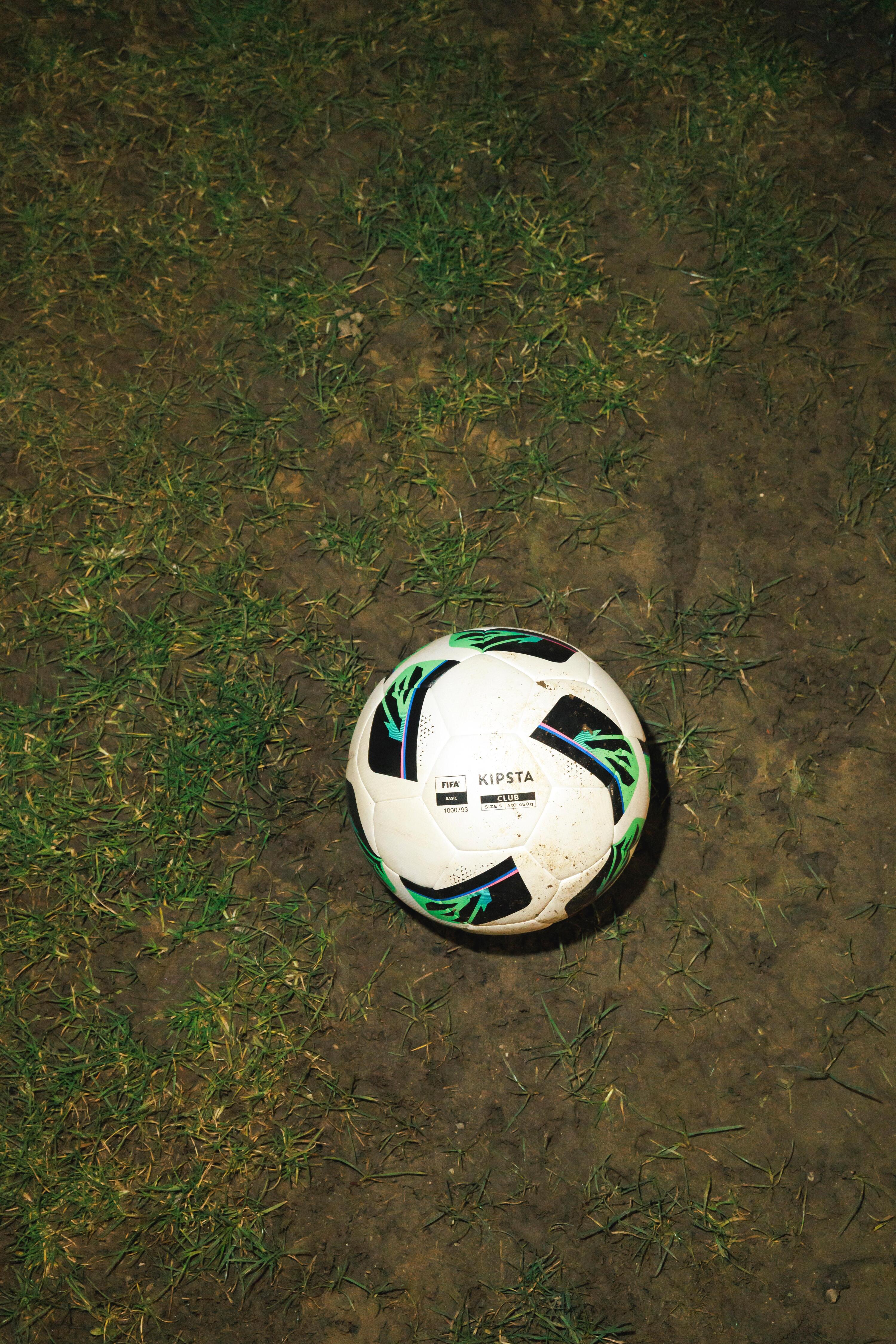 Ballon de football Hybride FIFA BASIC CLUB BALL taille 5 blanc 14/14