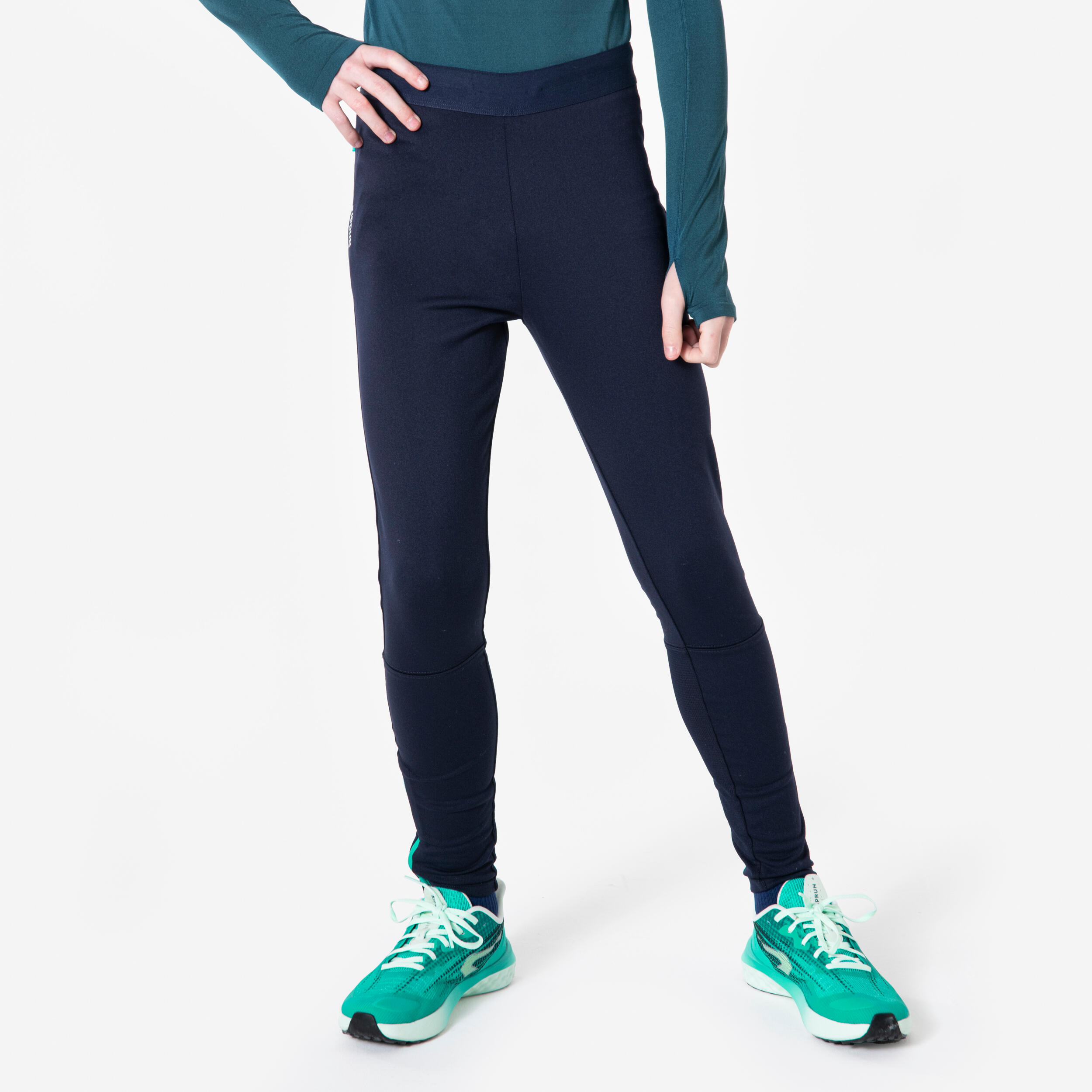 KIPRUN Chlapčenské bežecké legíny 900 pružné tmavomodré 123-130 cm