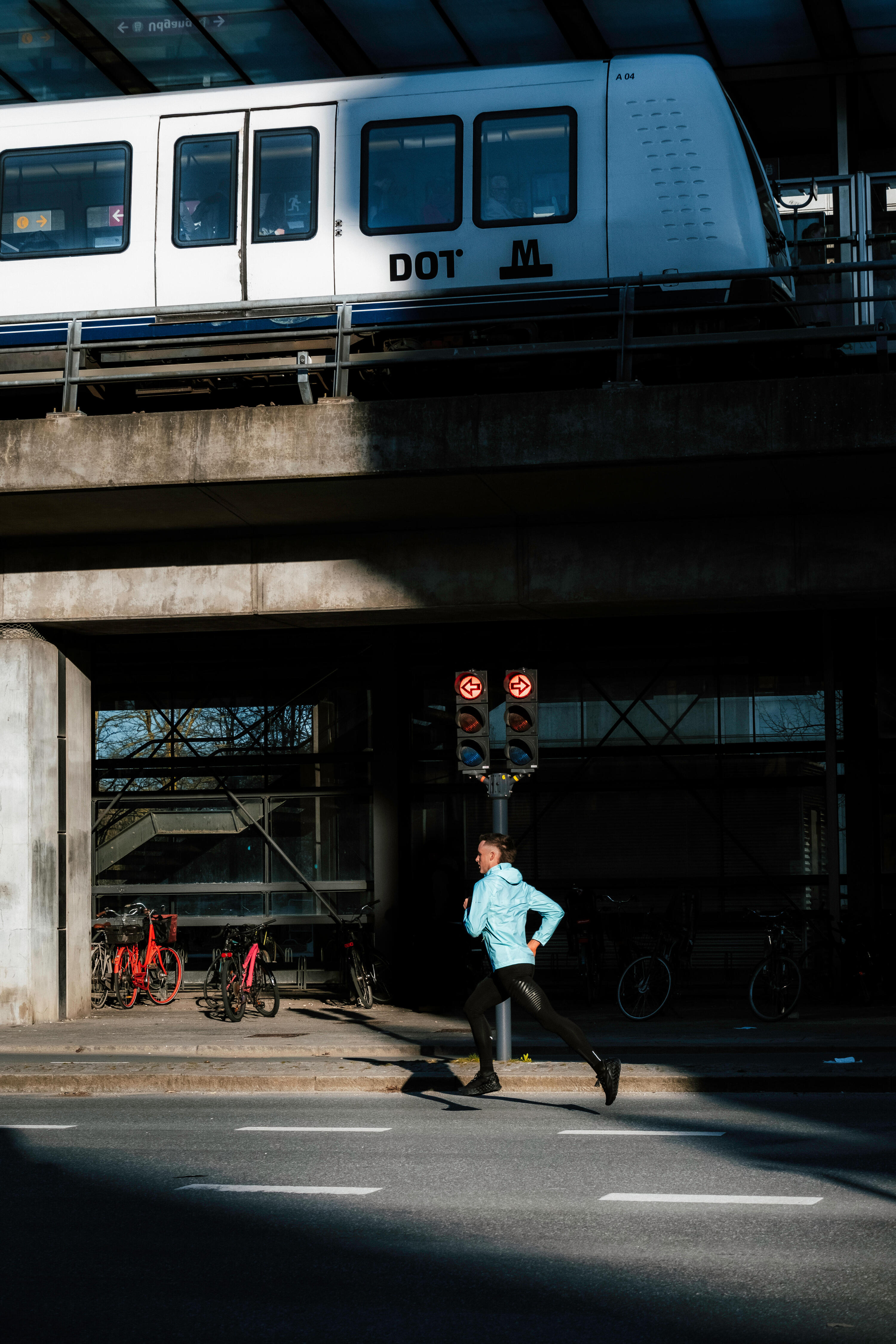 Veste de running imperméable et respirante Homme, KIPRUN run 900 vert lagon 6/10