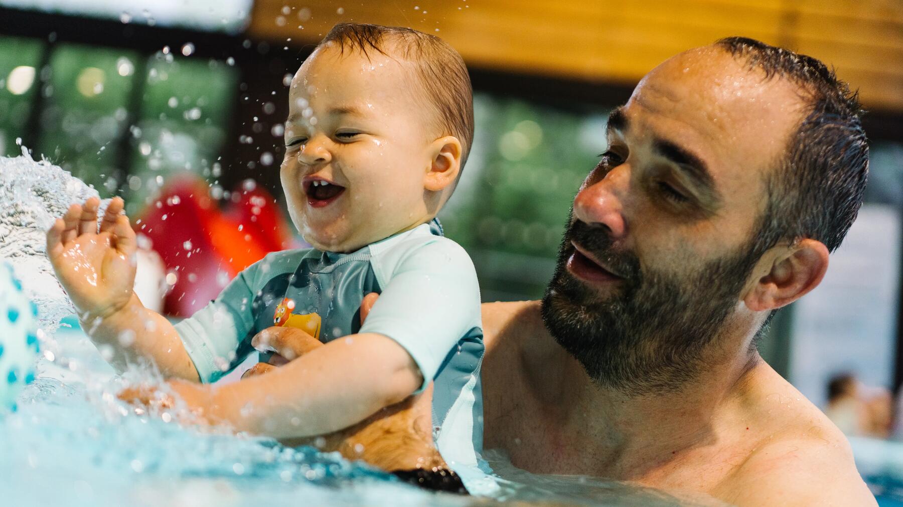 Comment aider mon enfant à se mettre à l’eau ?
