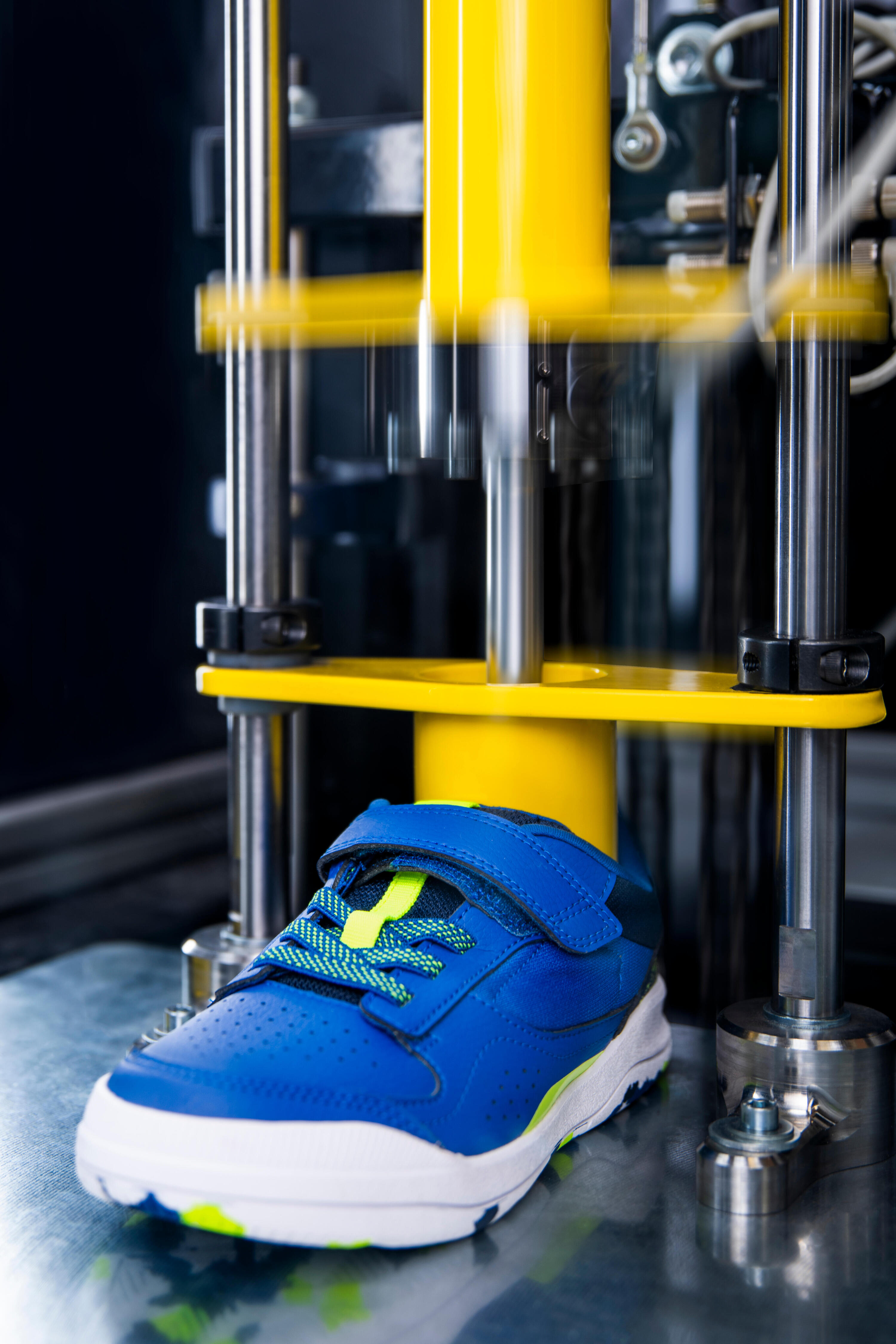 Scarpe da ginnastica bambino PLAYVENTURE YARD con strap azzurro-giallo 21/32