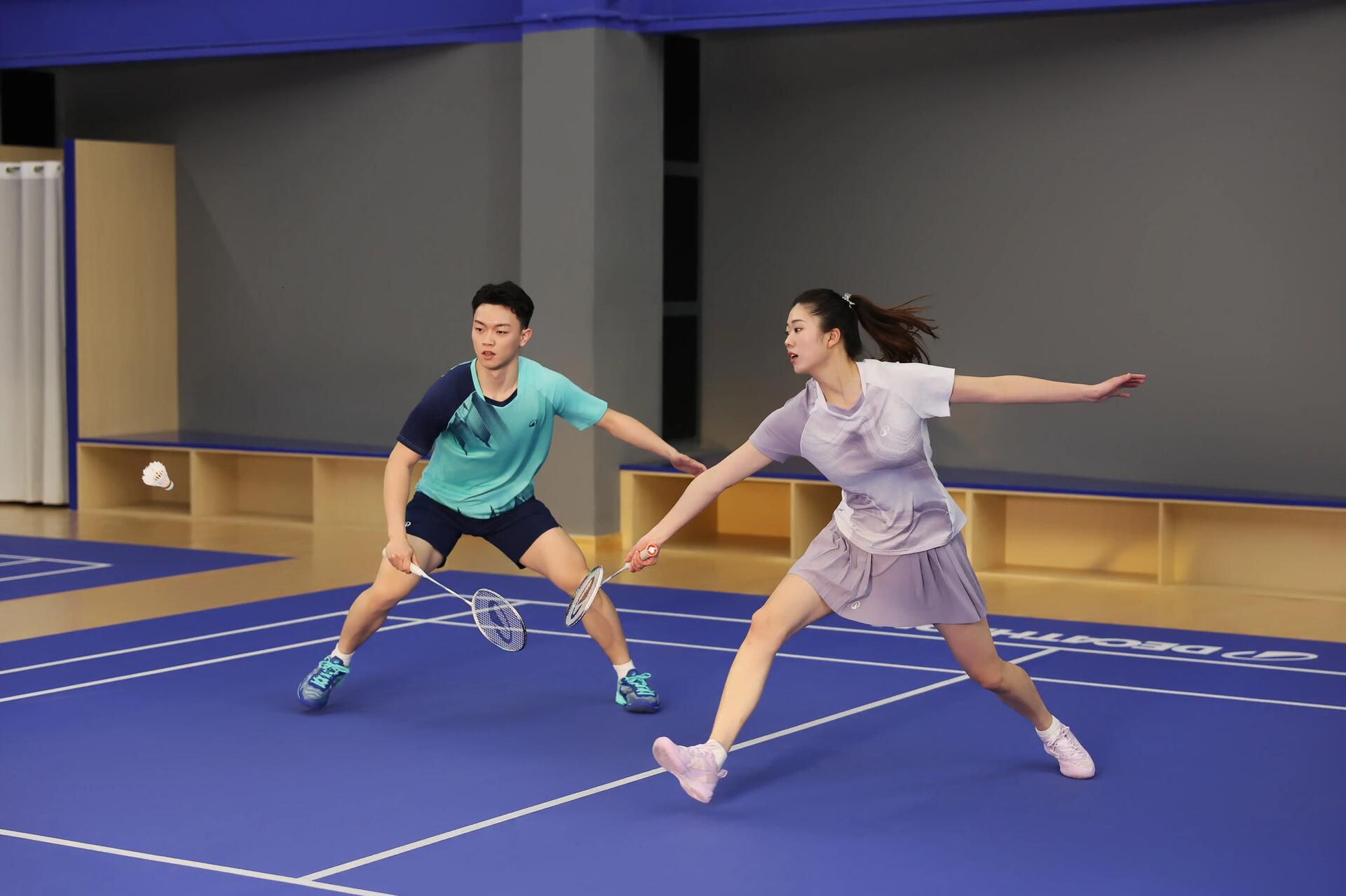 COME SCEGLIERE LE SCARPE DA BADMINTON? | DECATHLON