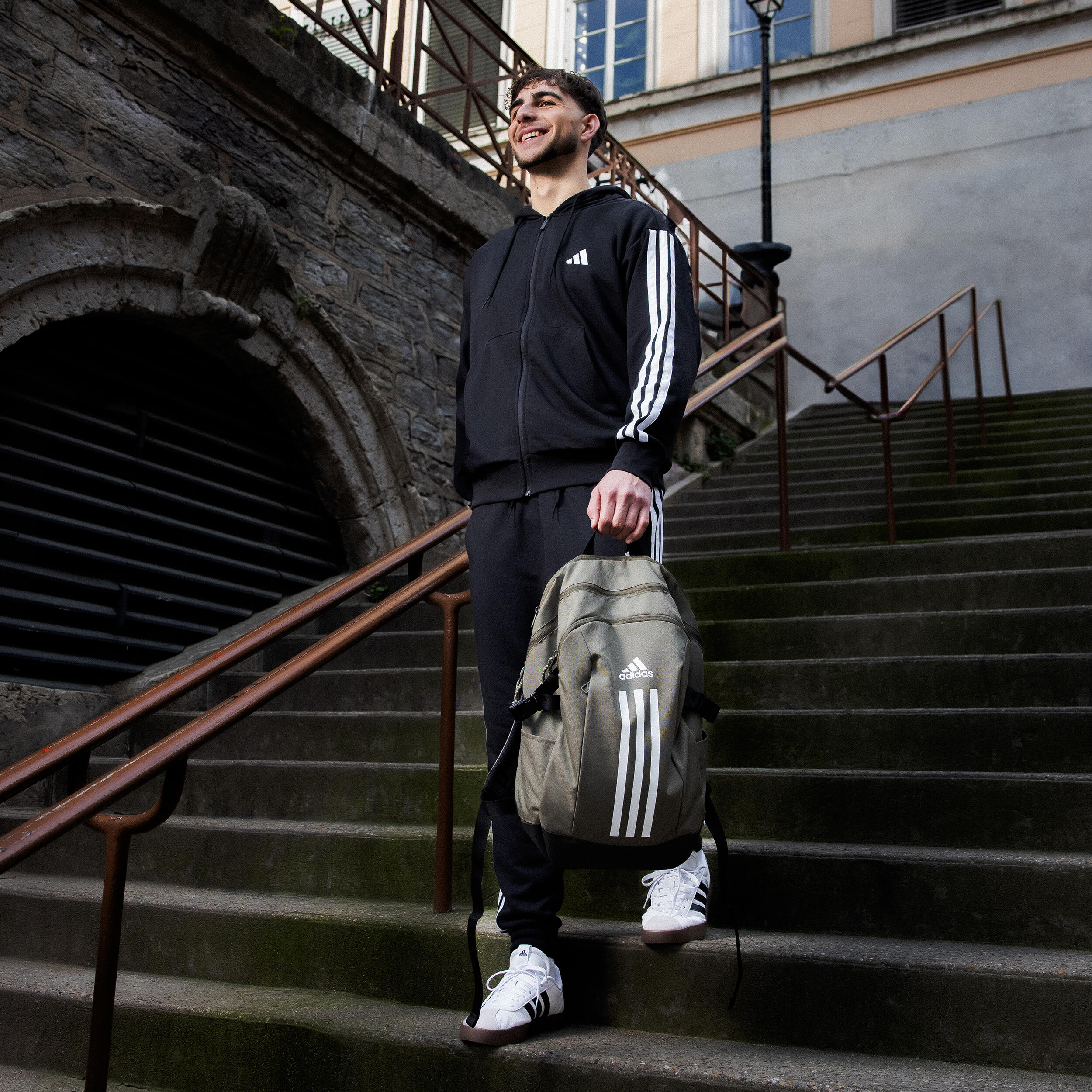 Felpa ADIDAS uomo palestra con cappuccio e zip leggera nera 7/8