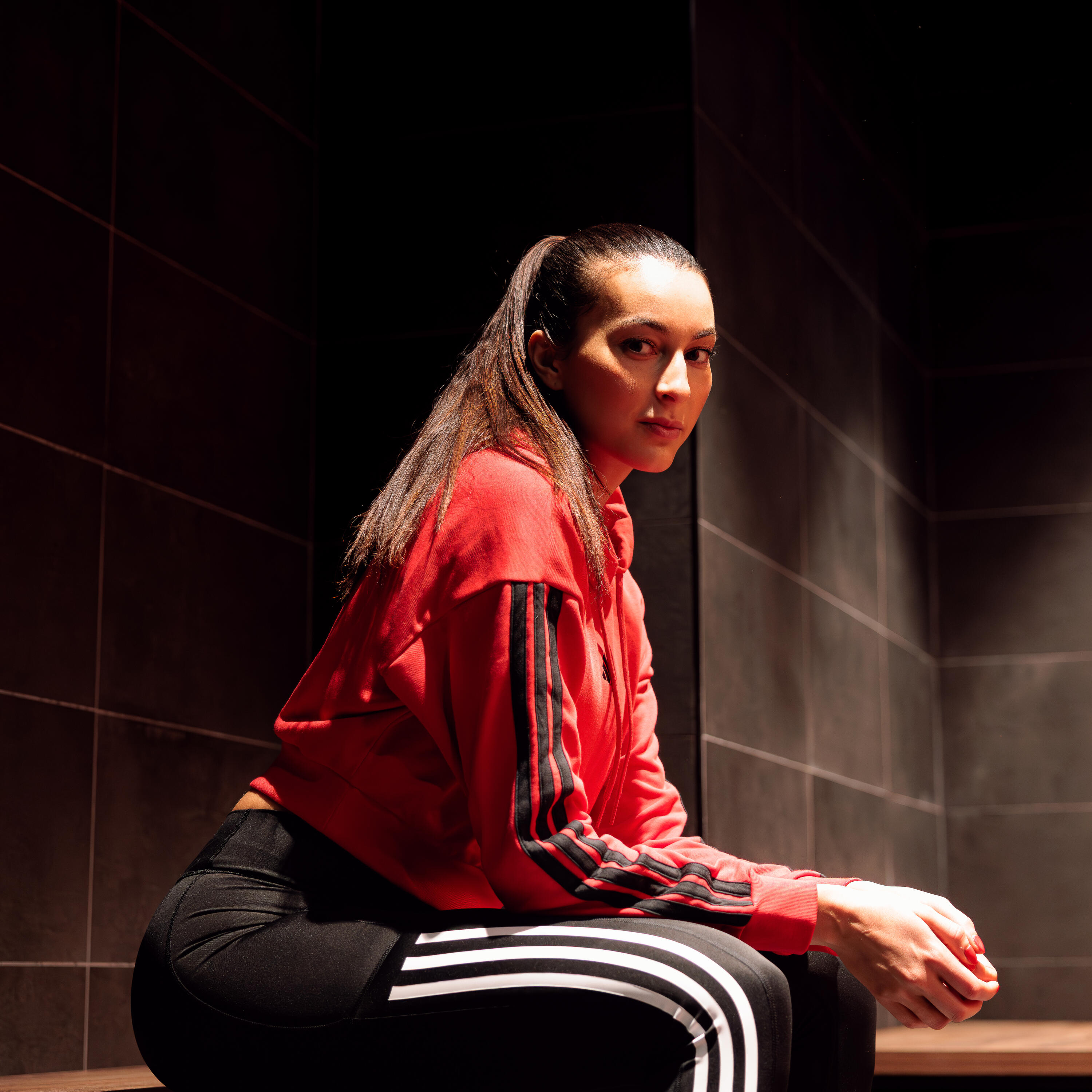 Felpa ADIDAS donna palestra con cappuccio leggera rossa 9/9