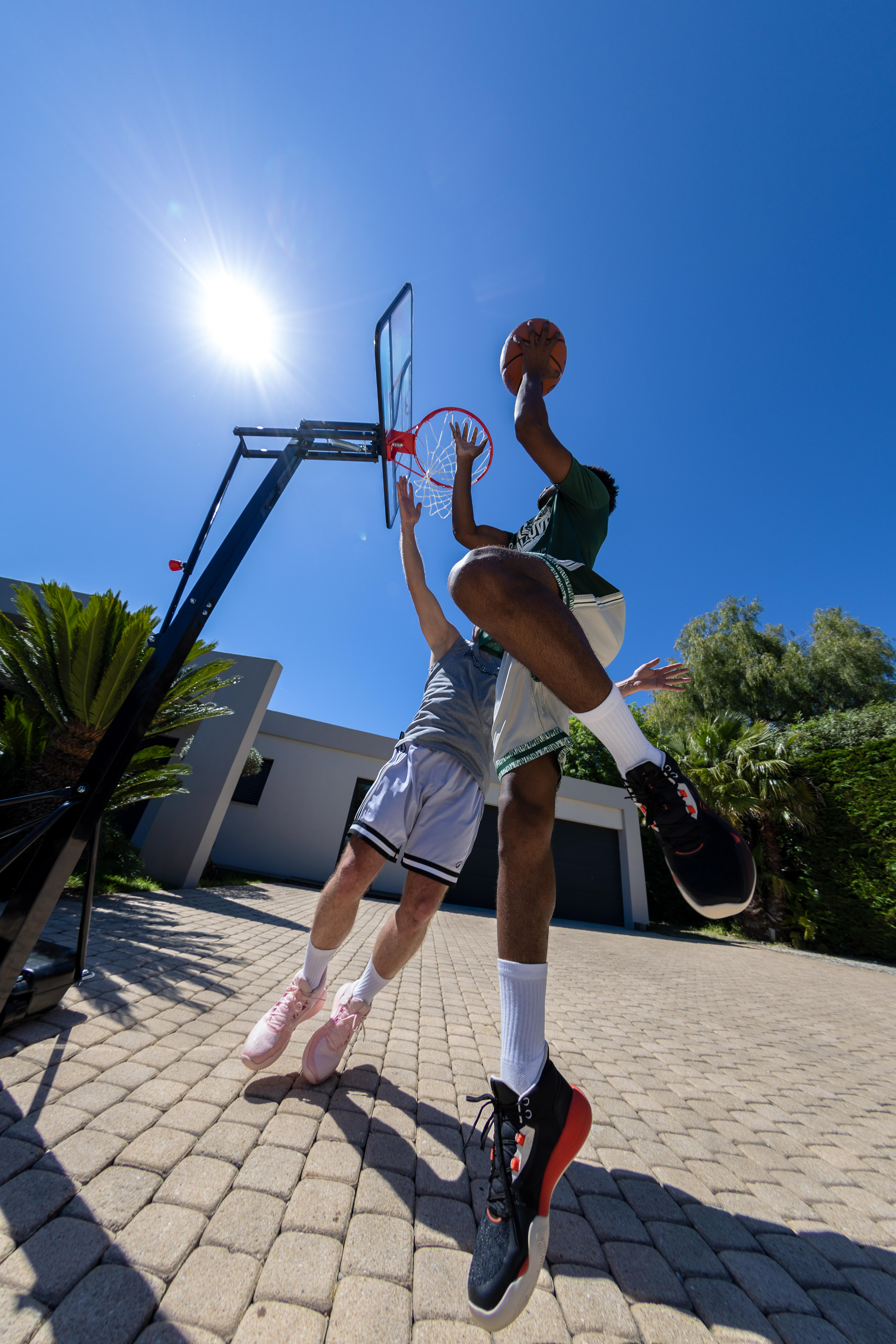 Overhanging Basketball Hoop for Dunking, Height Adjustable 2.40m