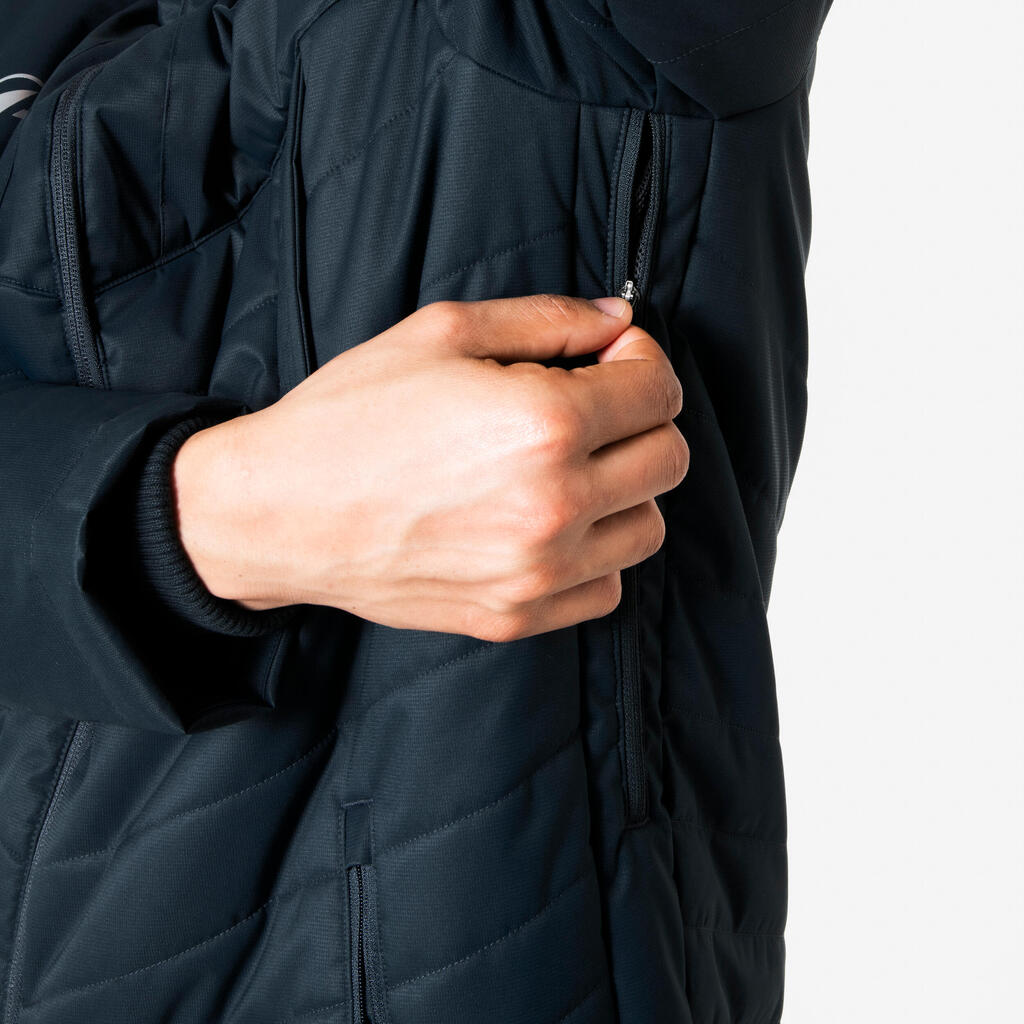 Tamnoplava duga parka za fudbal