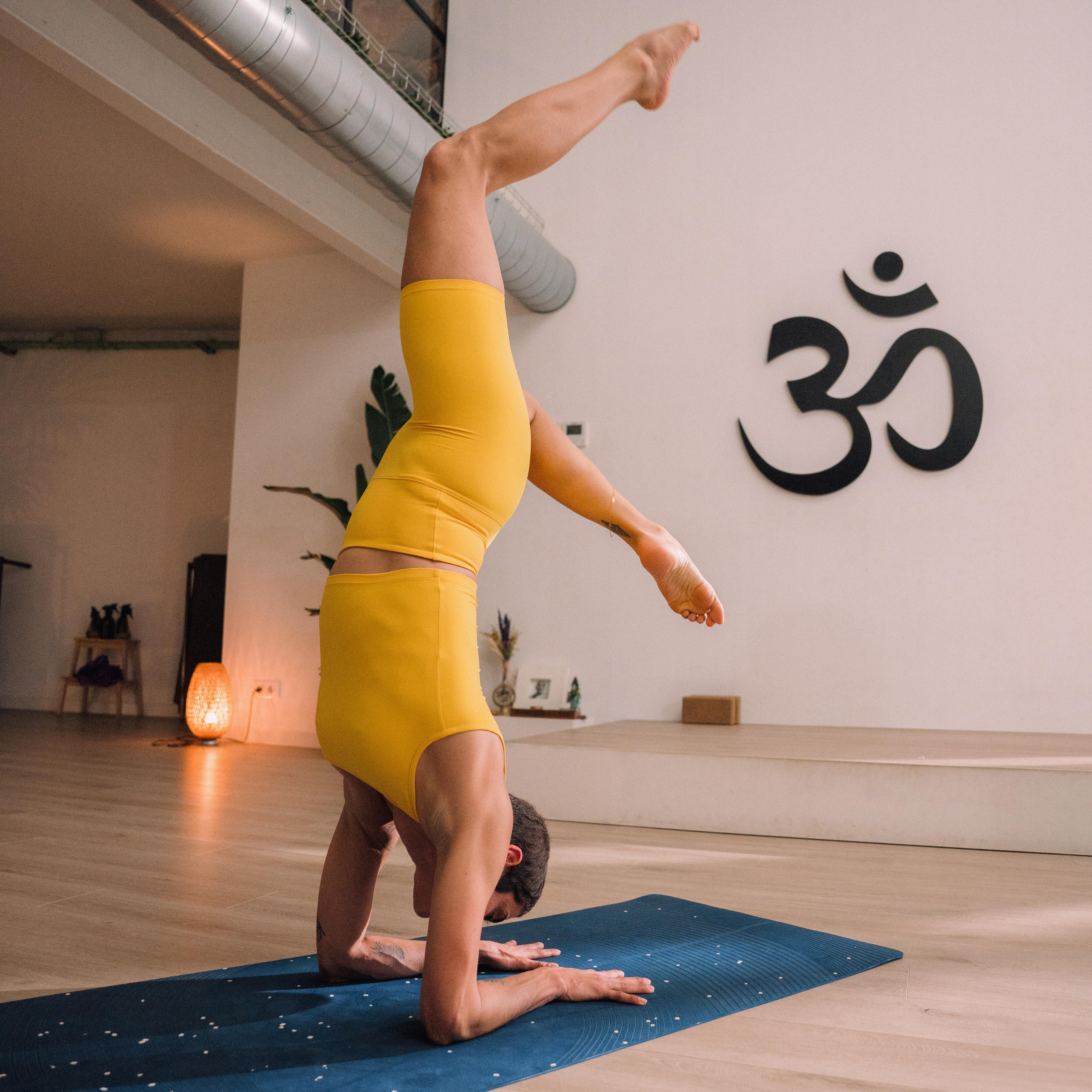 Yoga Mat 5mm Thick, 185 x 61 cm, Lightweight with Carry Strap – Navy Blue