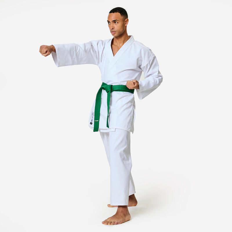 Kimono de karate ușor, bine ajustat, alb