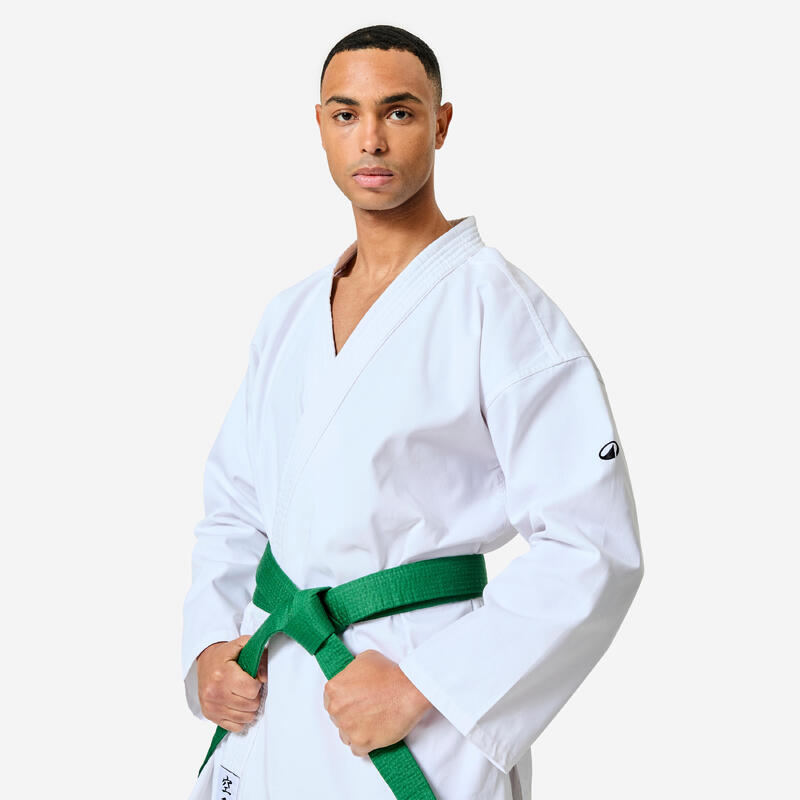 Kimono de karate ușor, bine ajustat, alb