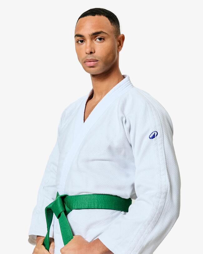 Mann in Judoanzug