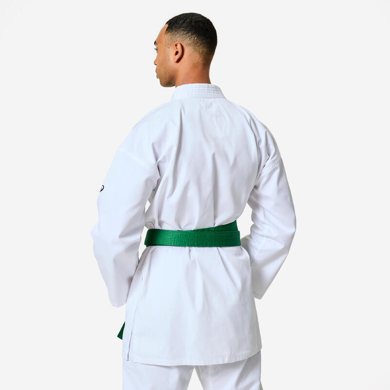 Kimono de karate ușor, bine ajustat, alb