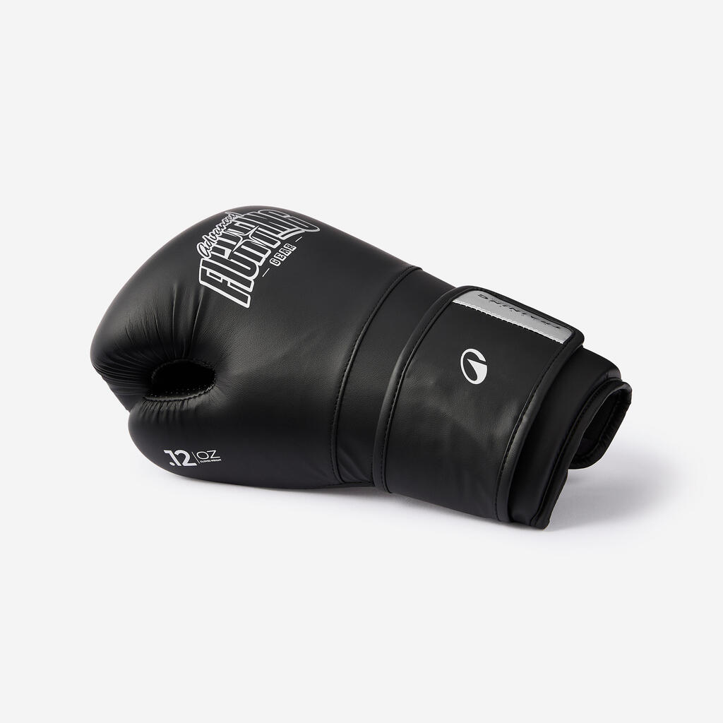 Boxhandschuhe und Bandagen