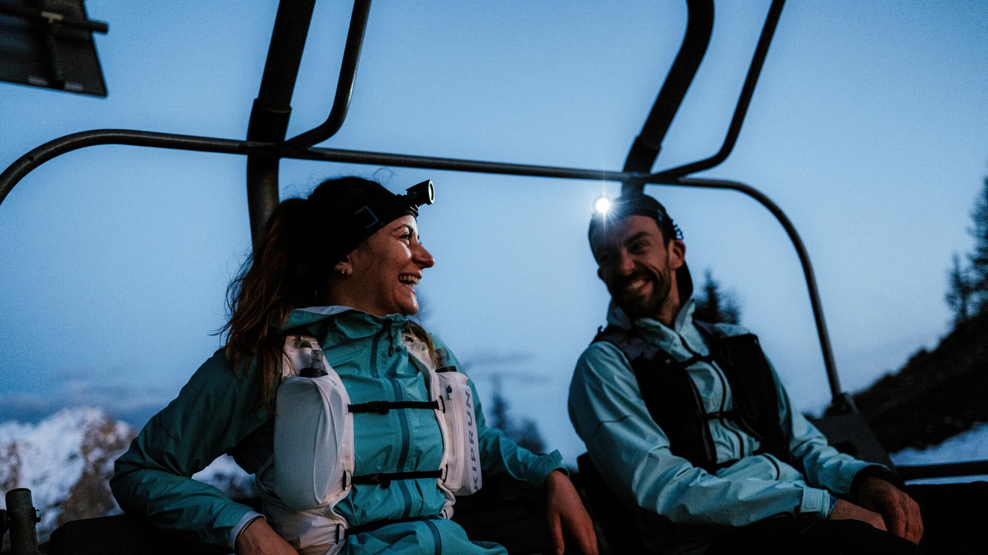  Un homme avec le visage plein de neige protégé par des lunettes de ski