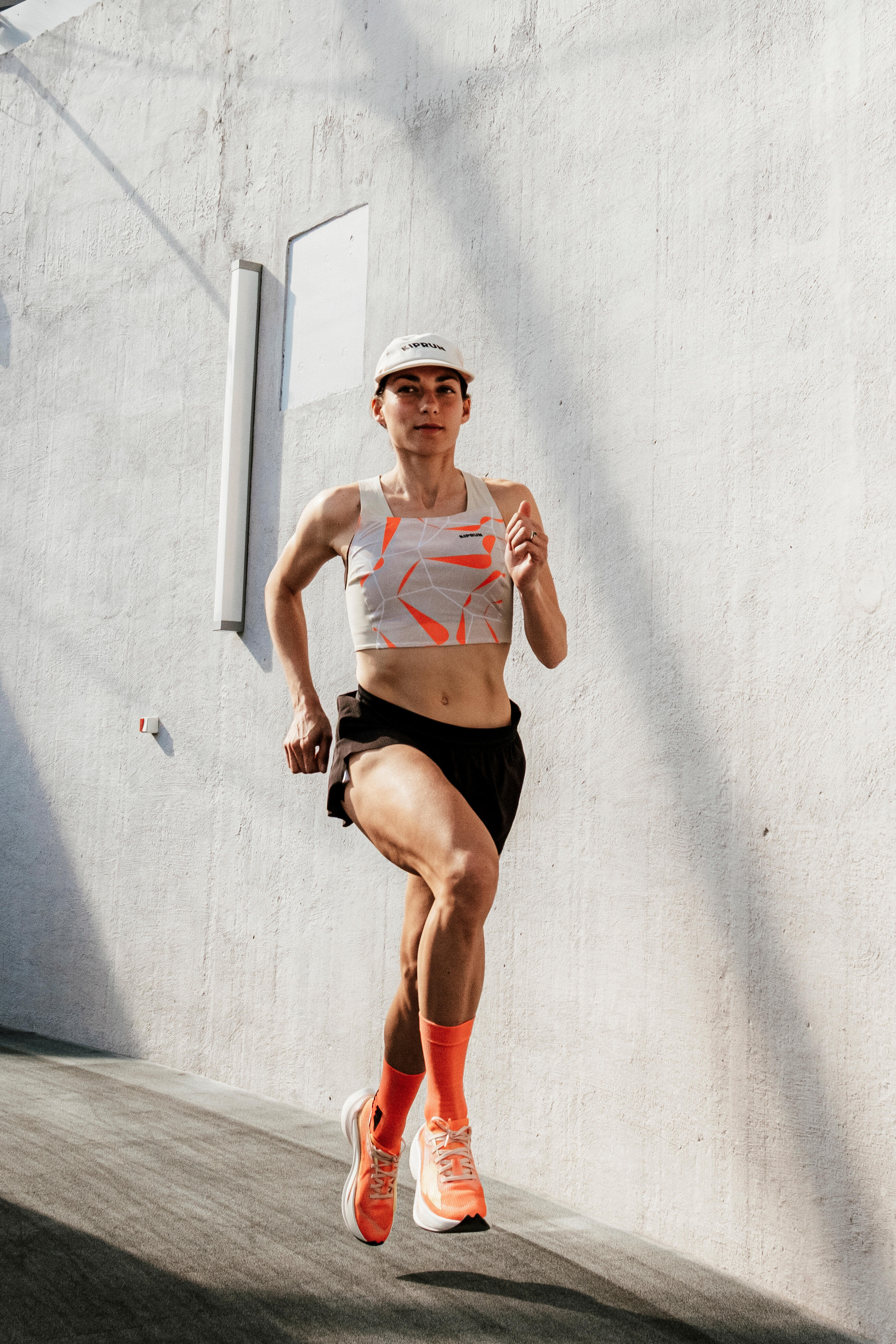 Débardeur de Running Crop top Femme - Kiprun 900 Light Replika Obvious beige 10/12