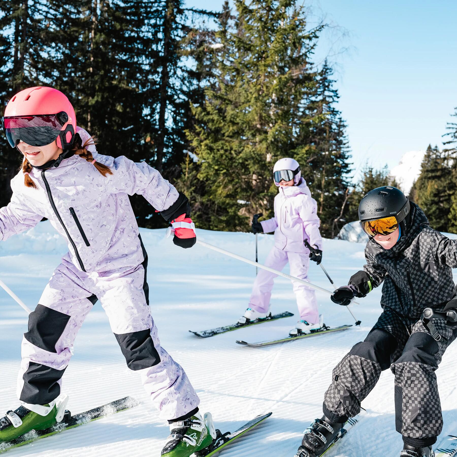 un groupe d'enfant qui fait du ski decathlon quechua