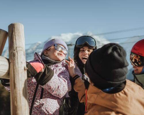 skiing children.