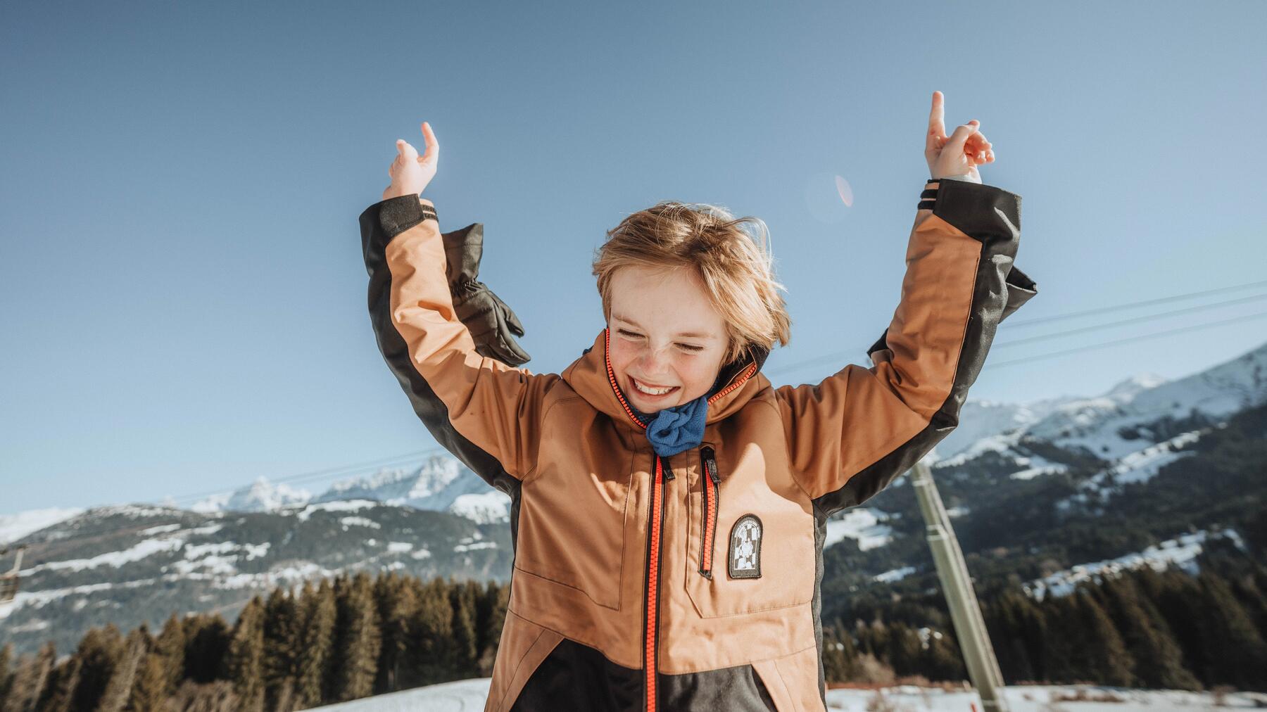 Enfant ski heureux