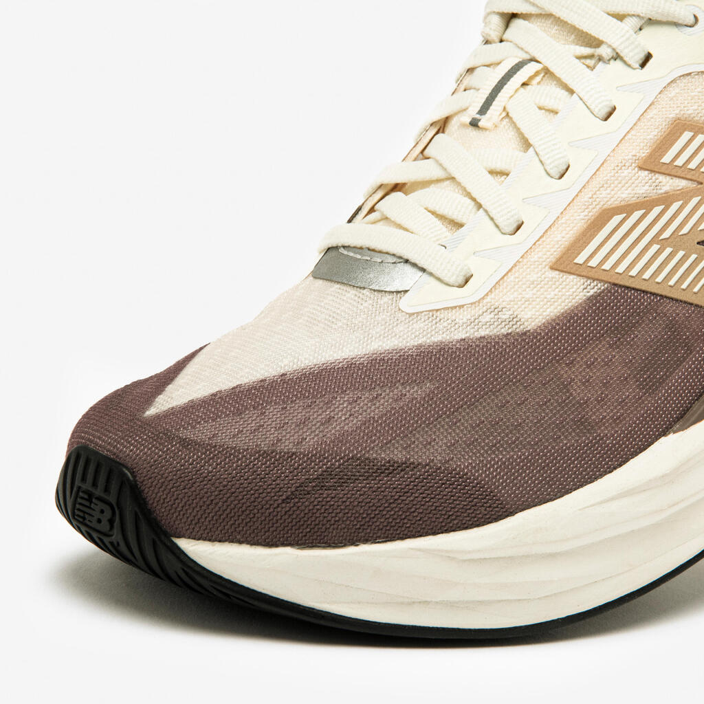 Ženski copati za tek New Balance Fuelcell Rebel V5 - beli