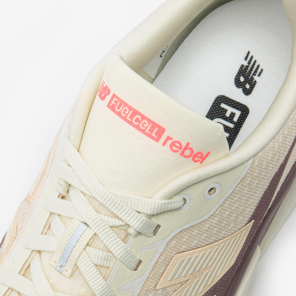 Ženski copati za tek New Balance Fuelcell Rebel V5 - beli