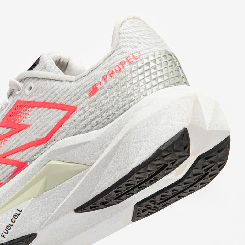 Chaussures de running Femme, New Balance Fuelcell Propel V5 blanches