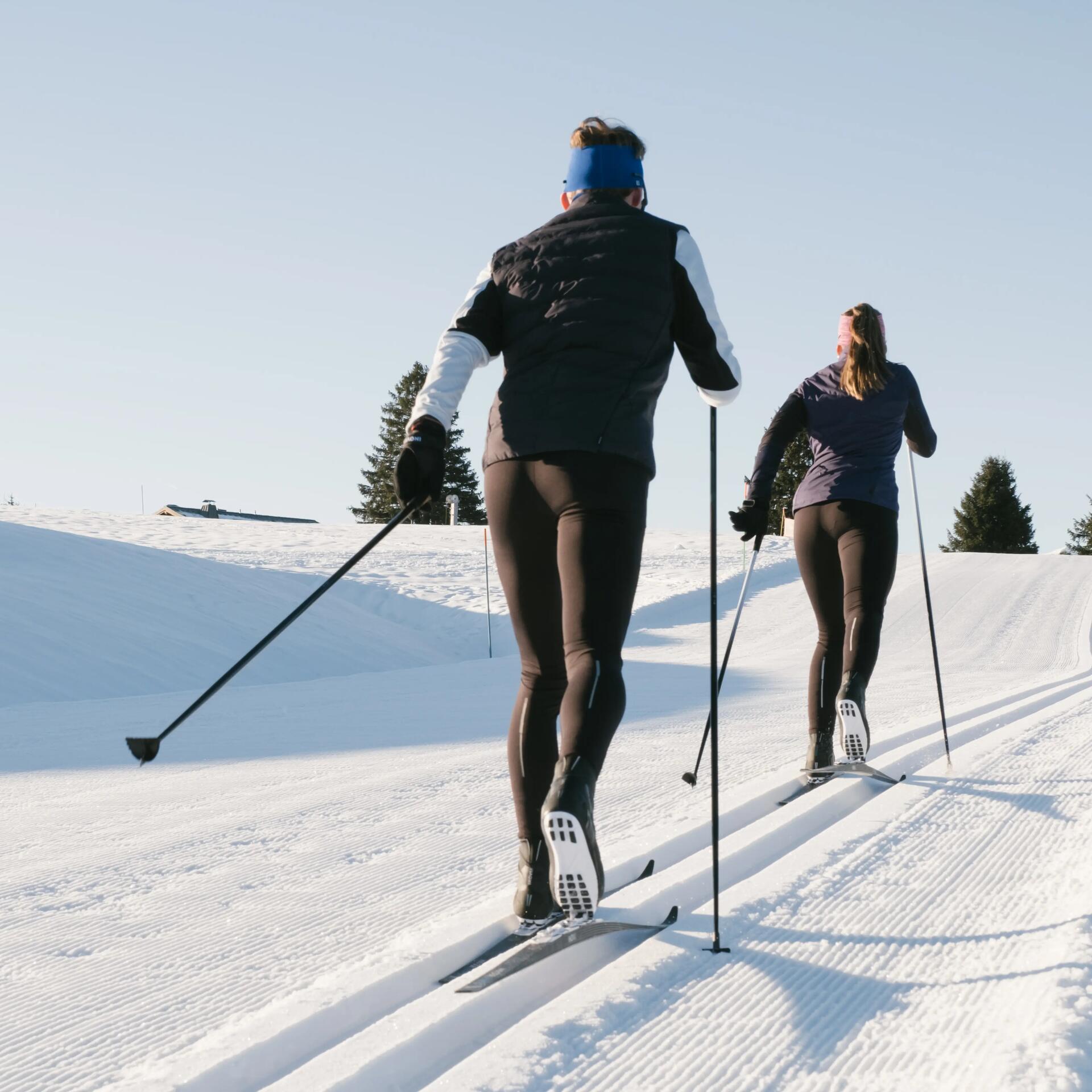 femme et homme ski de fond classique decathlon