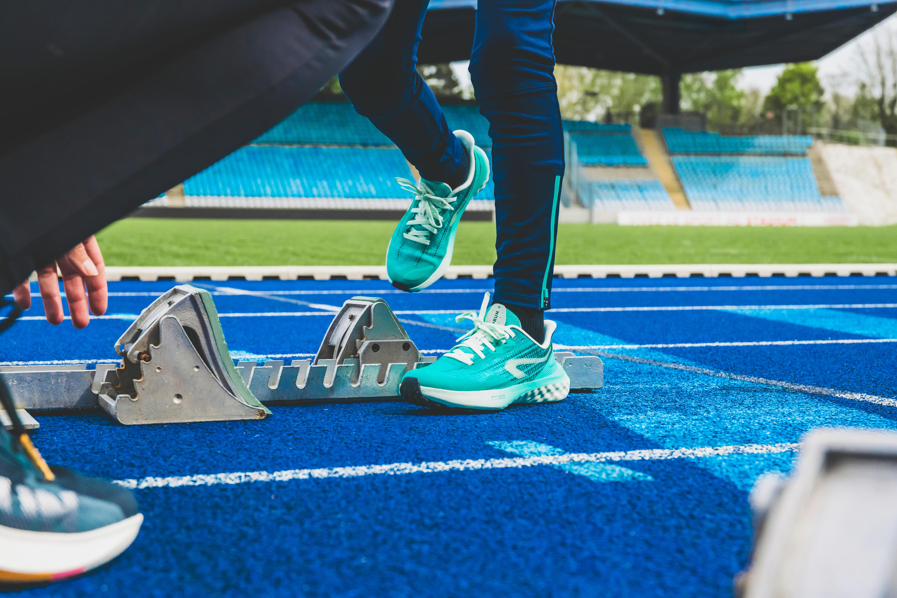 Collant de running technique Garçon, KIPRUN 900 stretch bleu vert 12/13