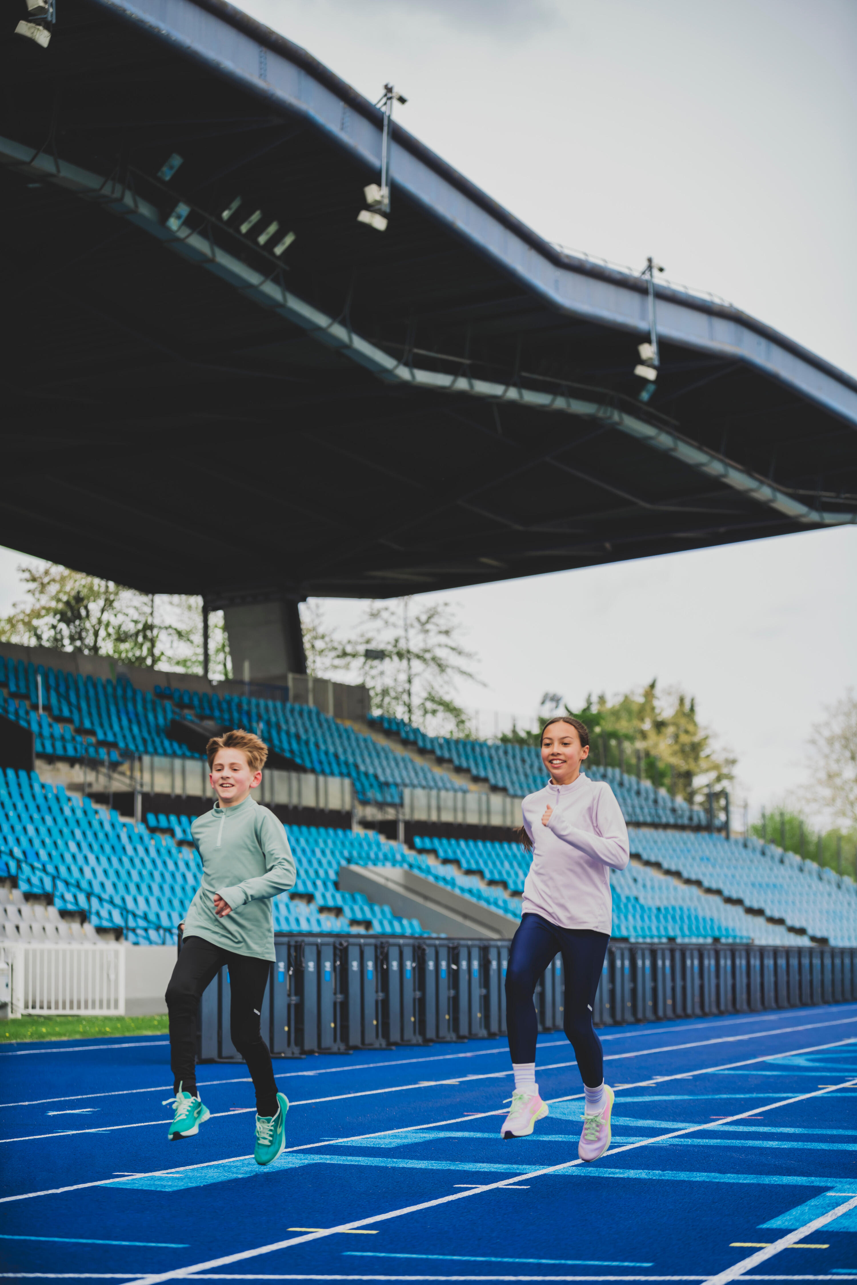 Lauftight atmungsaktiv Kiprun Dry Kinder marineblau 12/14