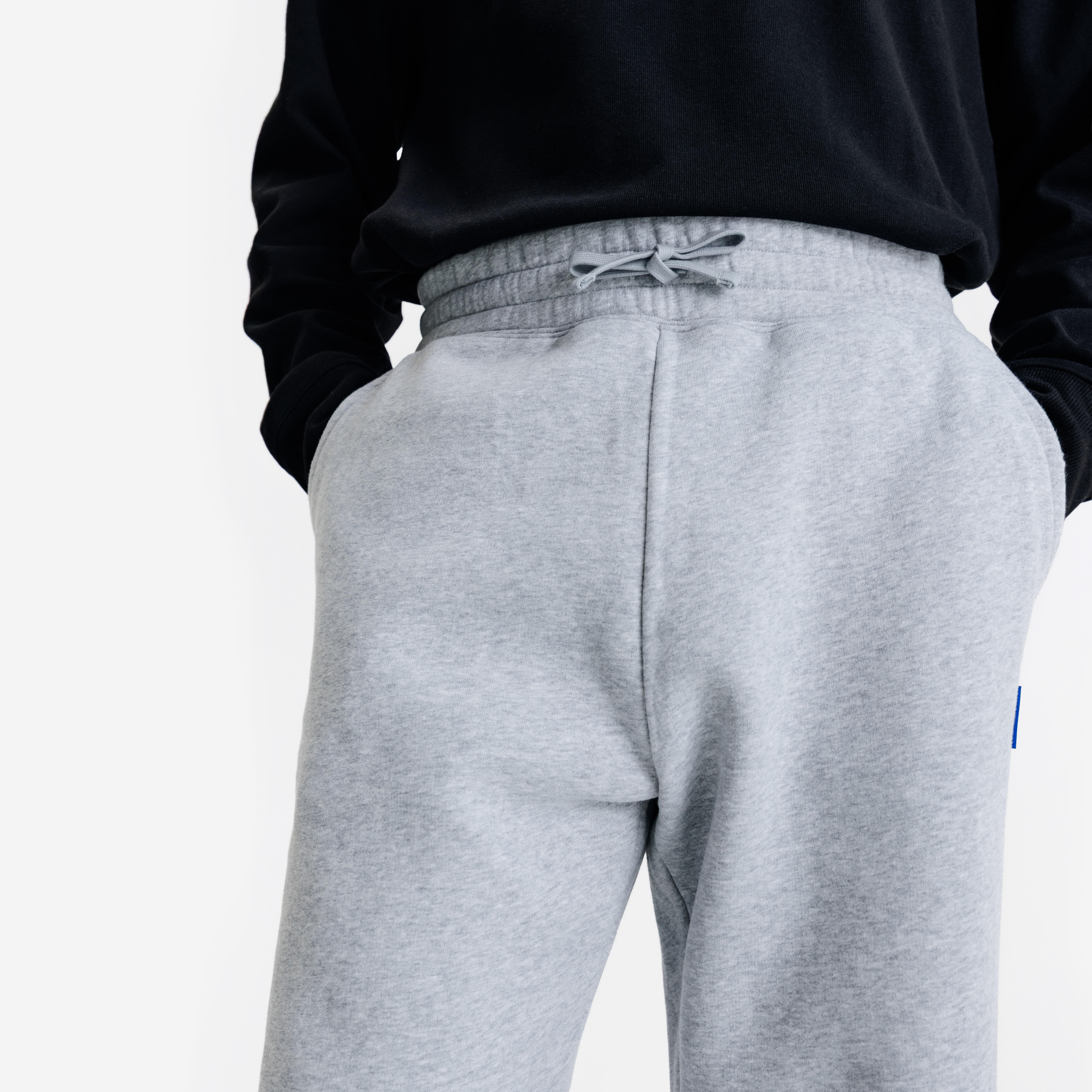 DECATHLON Pánske tepláky Elementals rovný strih sivé melírované M(W32 L33) · záber 4