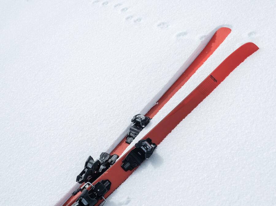 Cum să îți depozitezi corespunzător materialul de schi la finalul sezonului?