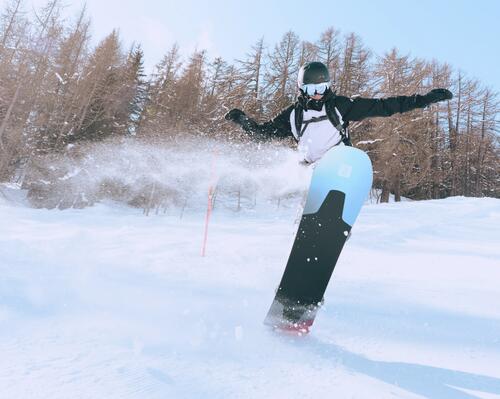 Snowboards pflegen: schleifen und wachsen