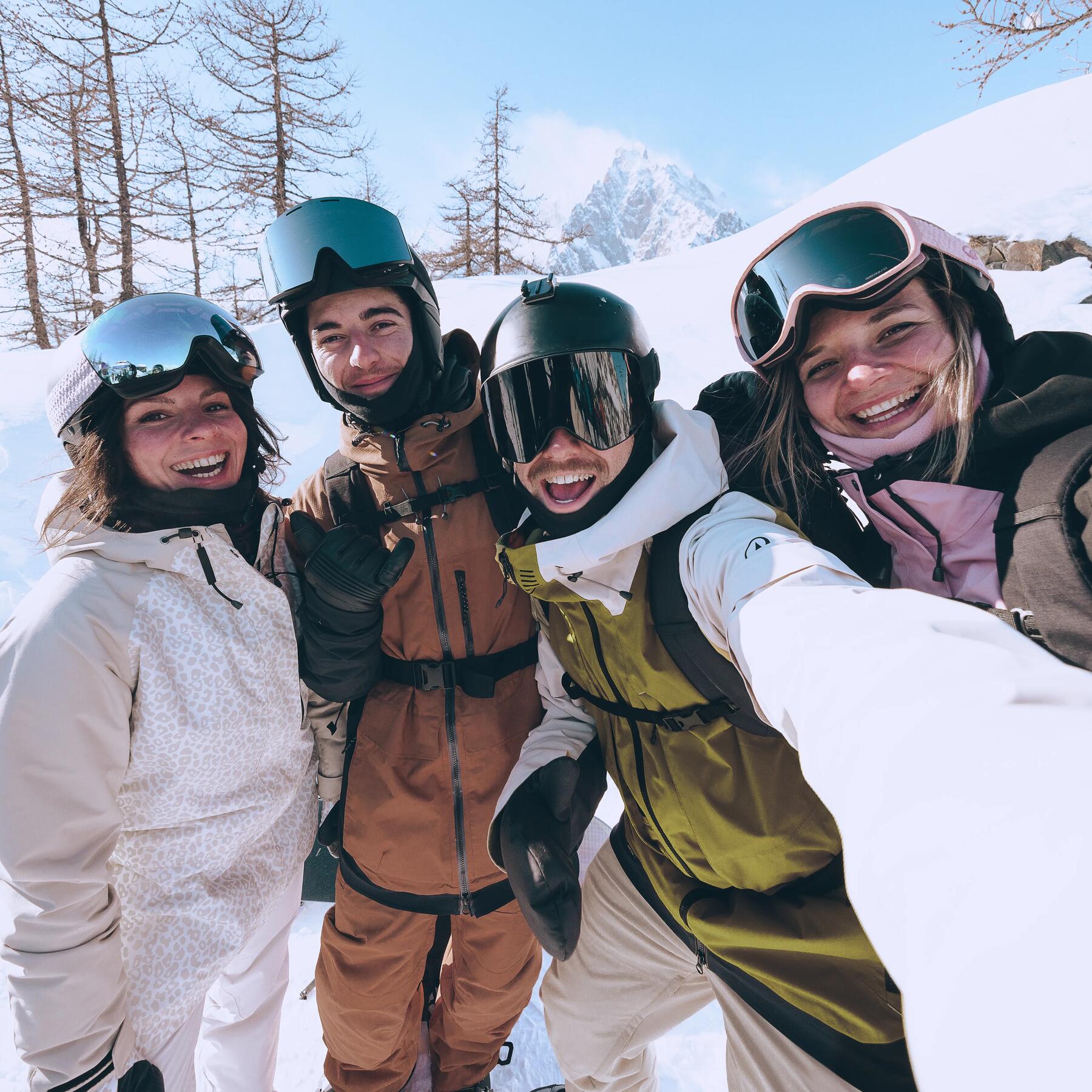 Groupe de copin au ski selfi tenue decathlon