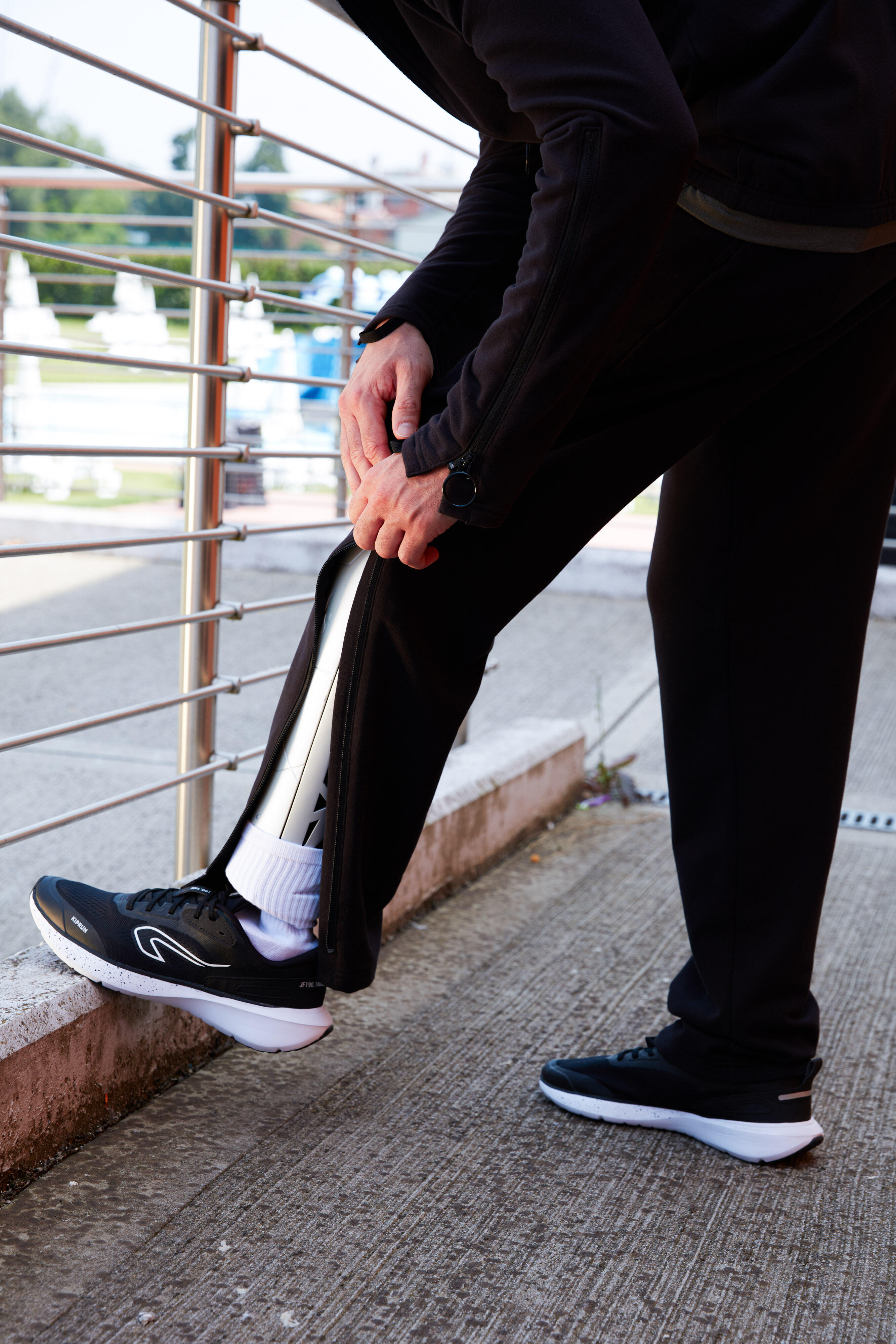 Pantaloni tuta uomo mobilità ridotta regular fit cotone con zip neri 8/12