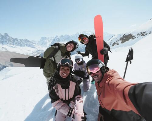 groupe d'amis au ski