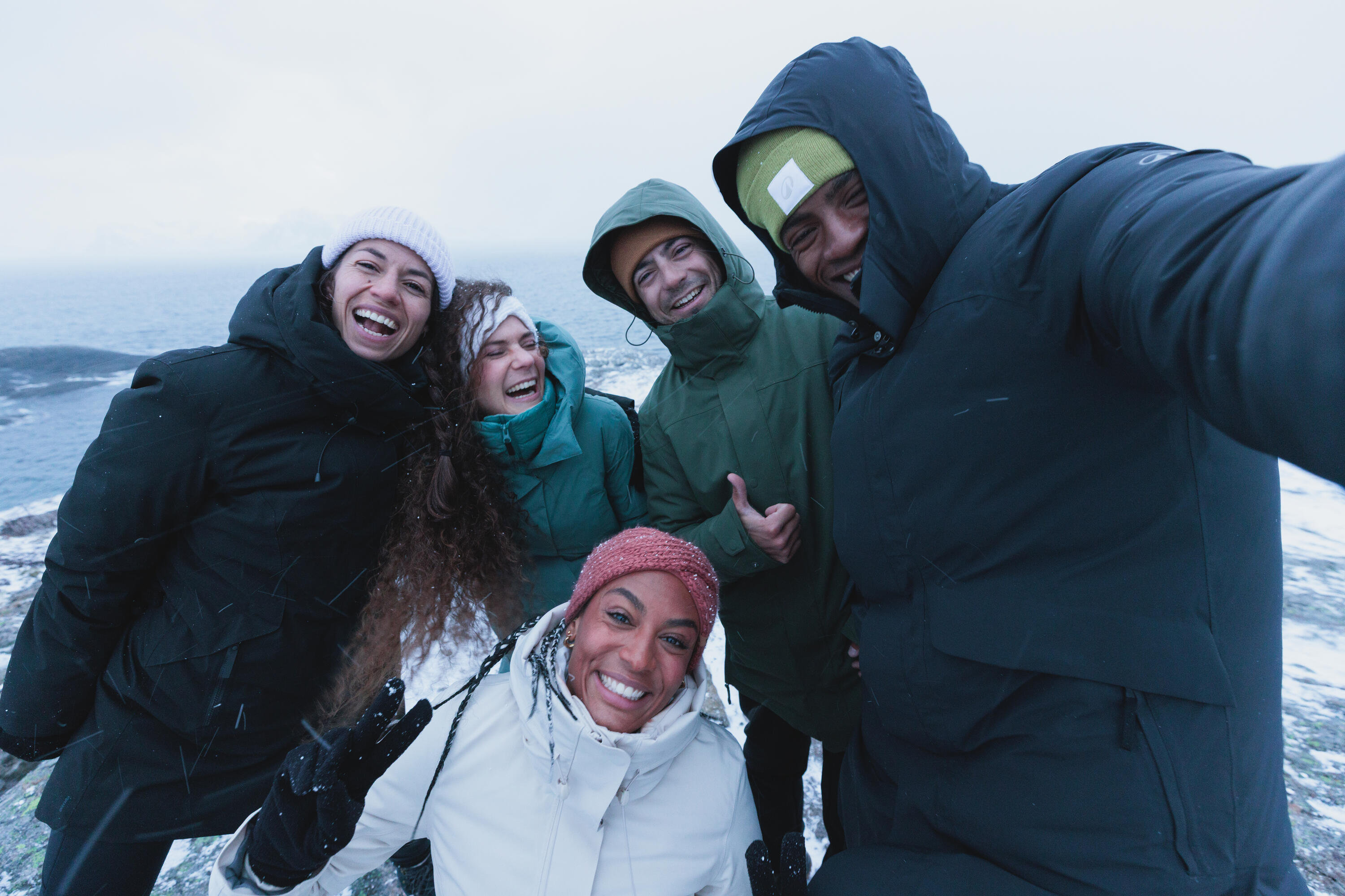 persone felici sulla neve