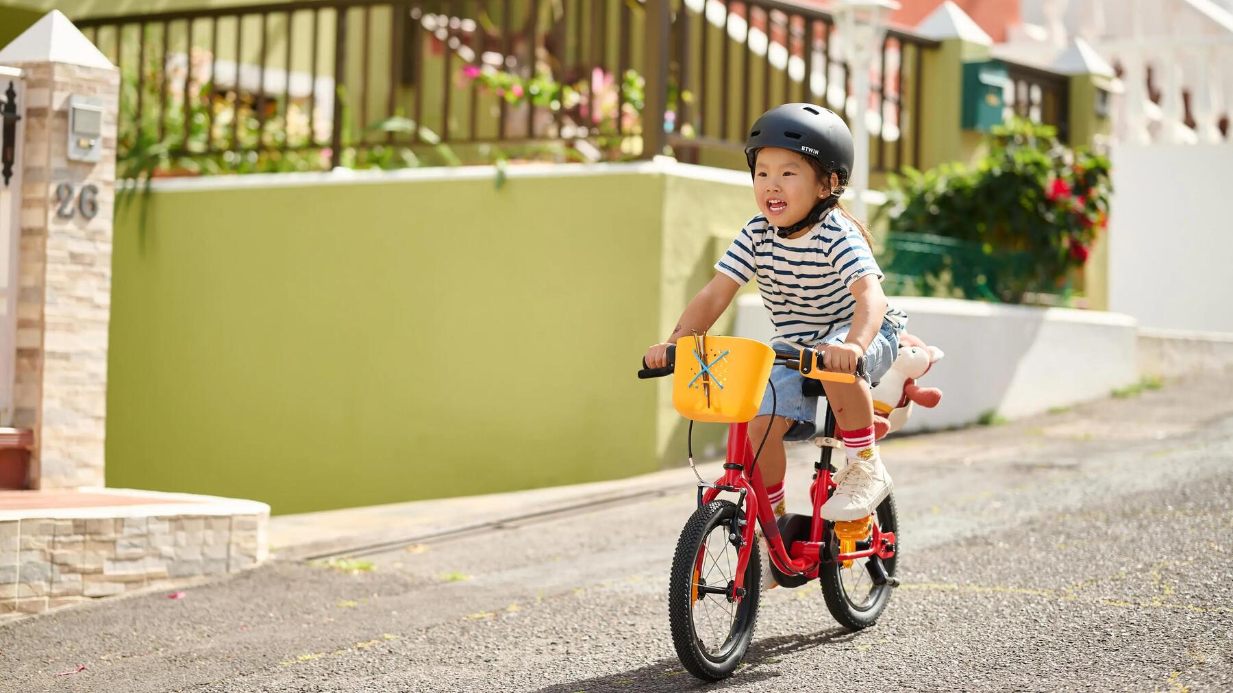 kind op kinderfiets