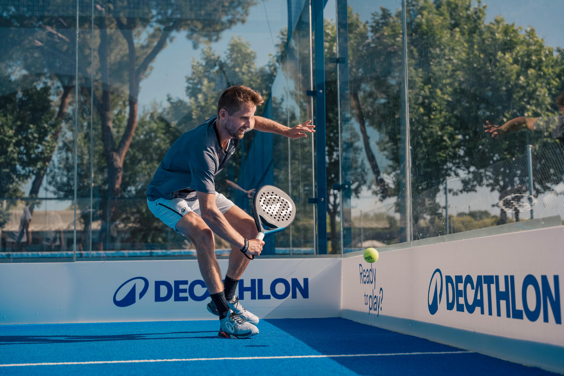 CUM SĂ ALEGEȚI MINGEA PENTRU PADEL ?