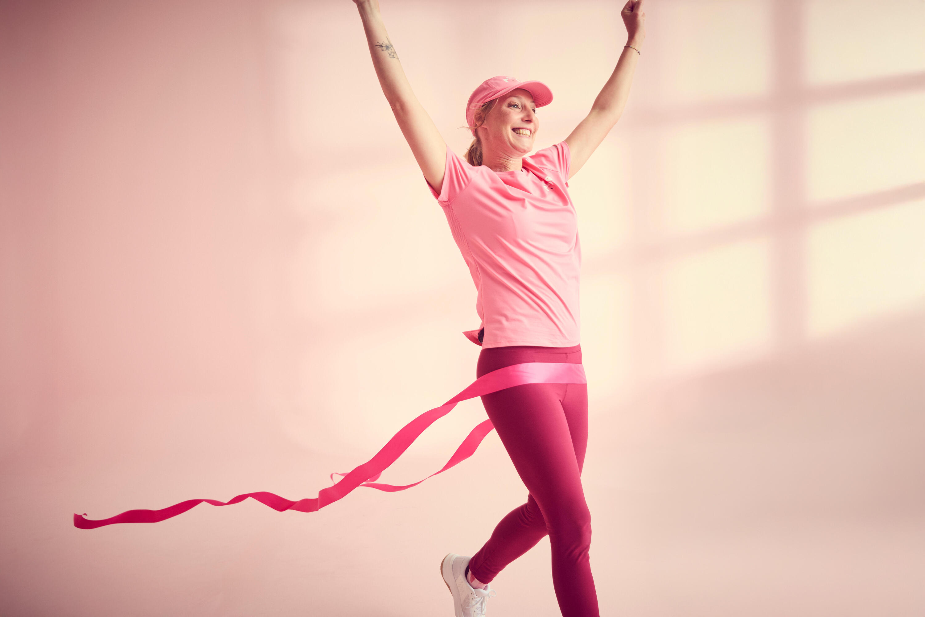 T-shirt running respirant Femme, Run 500 Dry édition limitée "Bougeons en rose" 8/11