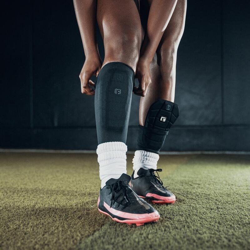 Protège-tibia Pro S Blade Noir G-FORM | Decathlon