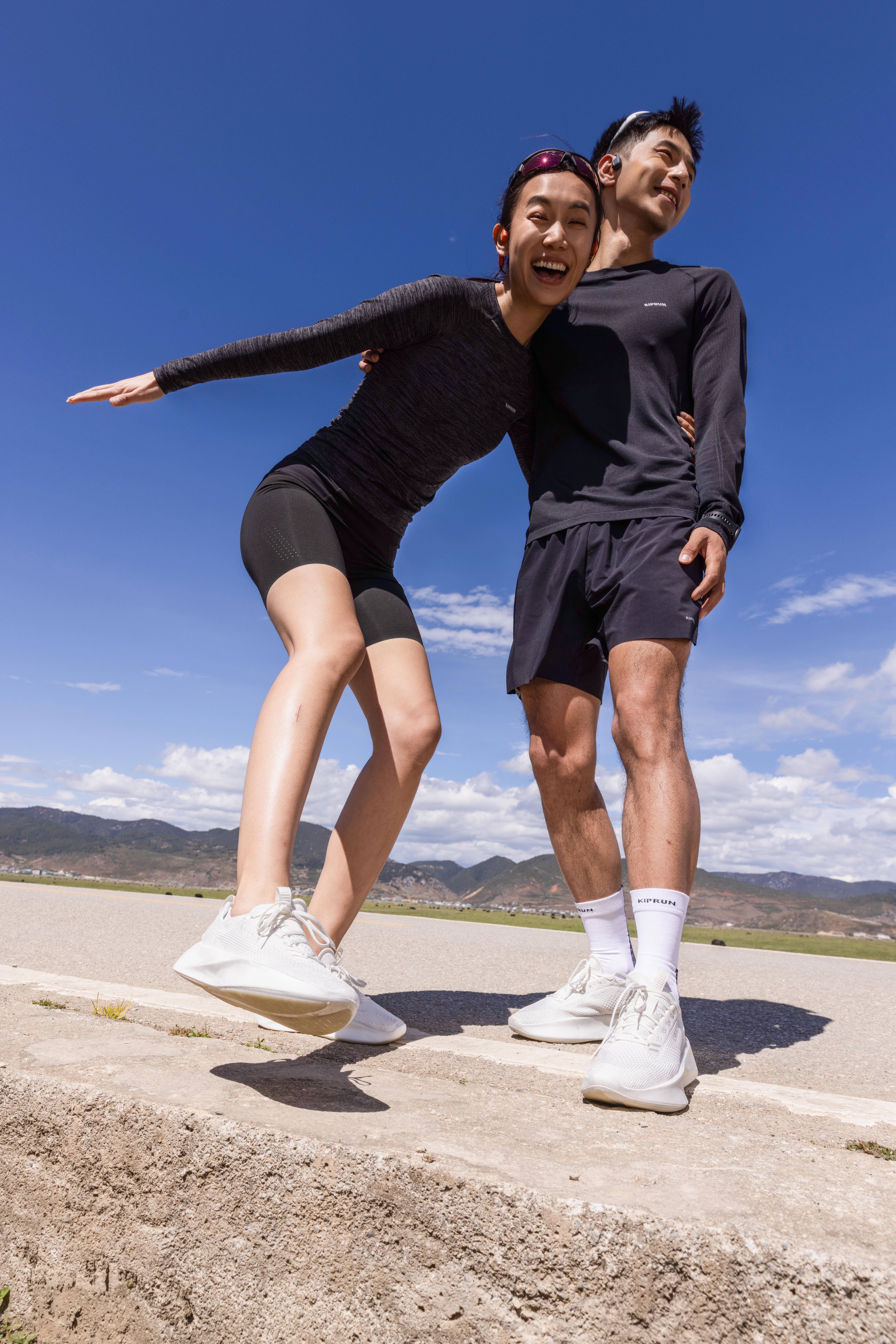 KIPRUN（キプラン）メンズ ランニング スマホ収納 ポケット付き