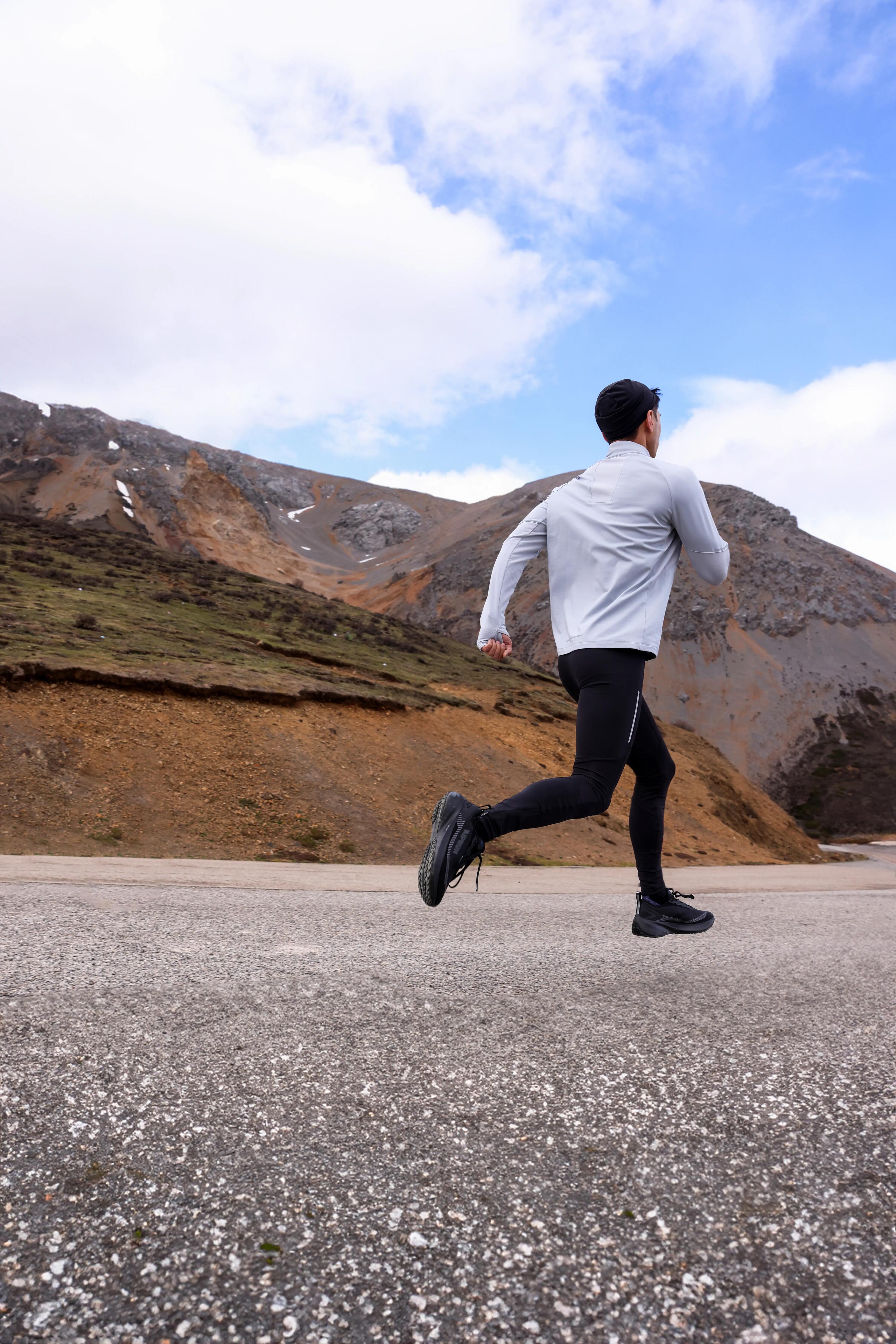 Chandail de course à manches longues chaud avec demi-zip homme, Run 500 8/9
