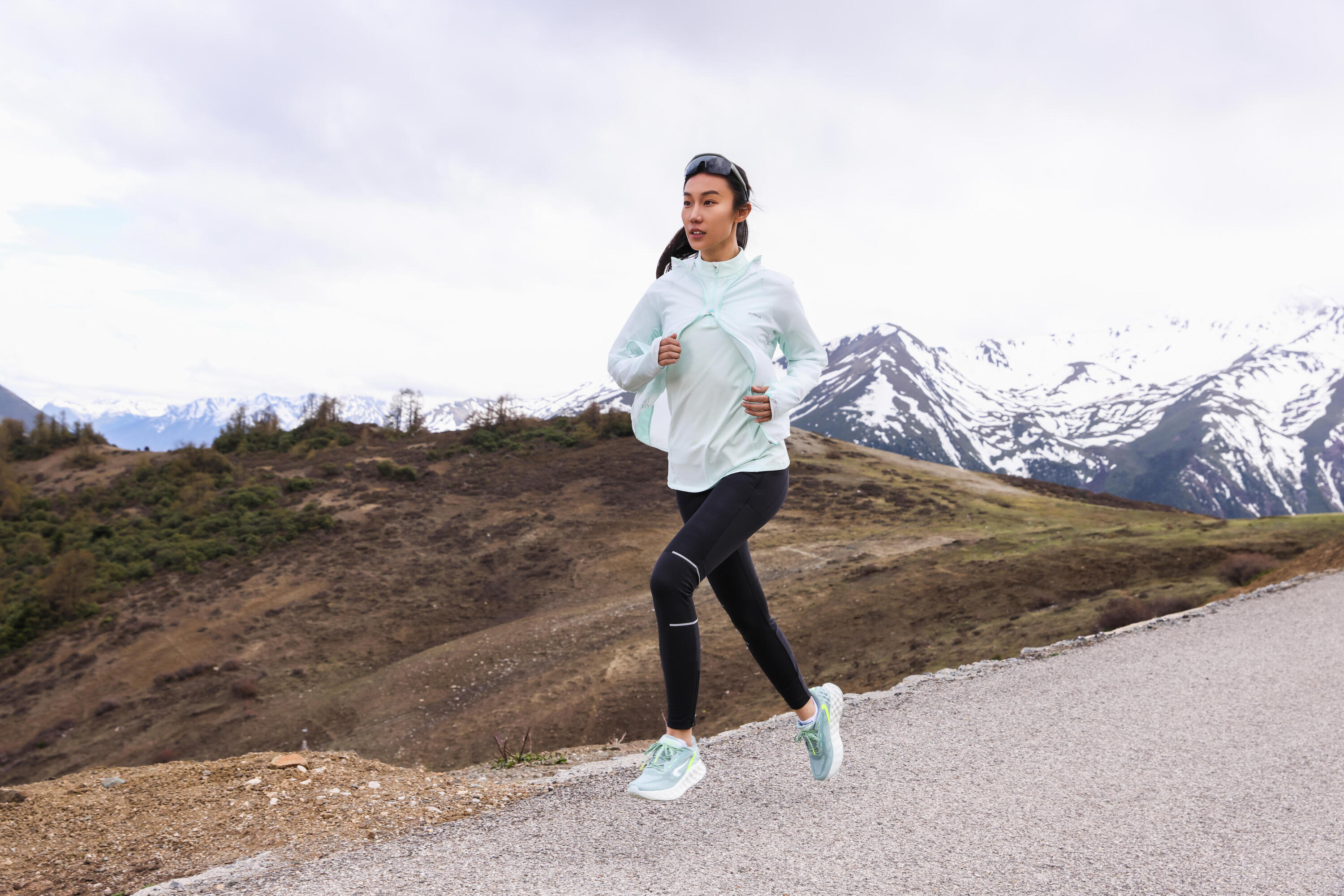 Veste coupe-vent de running & trail running Femme - KIPRUN Run 900 Wind Vert 17/21