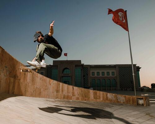 Apprenez les figures de skate incontournables pour progresser 