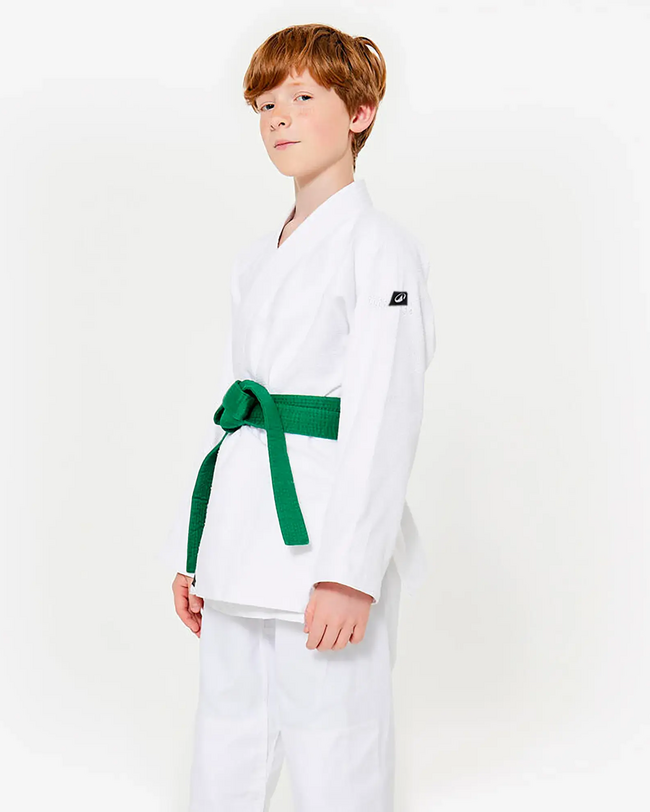 Junge in Judoanzug