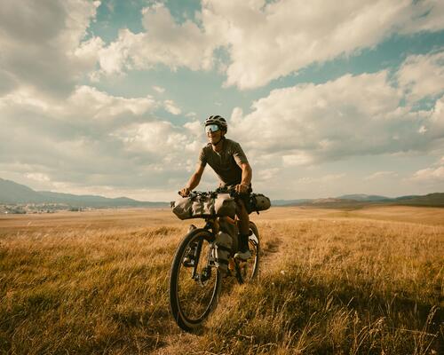 Bikepacking : 10 conseils pratiques pour réussir votre premier voyage