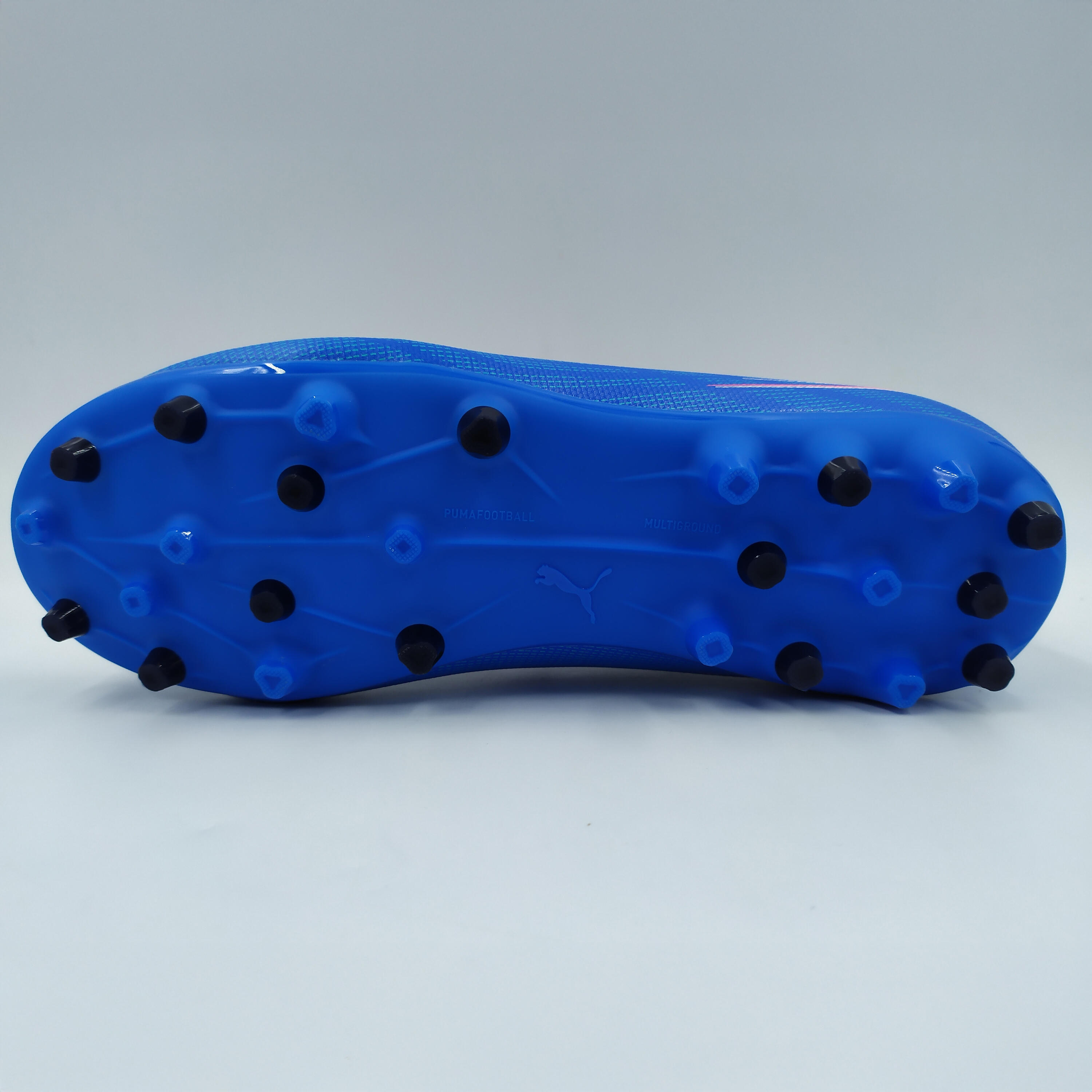 CHUTEIRAS DE FUTEBOL ADULTO ULTRA 6 PLAY MG - AZUL BRANCO VERMELHO 5/6