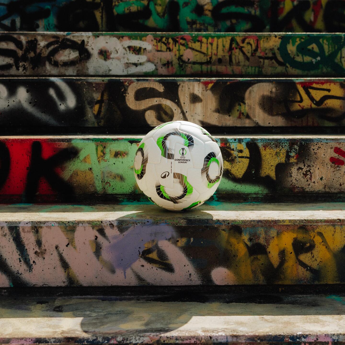 KIPSTA Fußball Größe 5 - UEFA Conference League 25/26 Offizieller Spielball Image