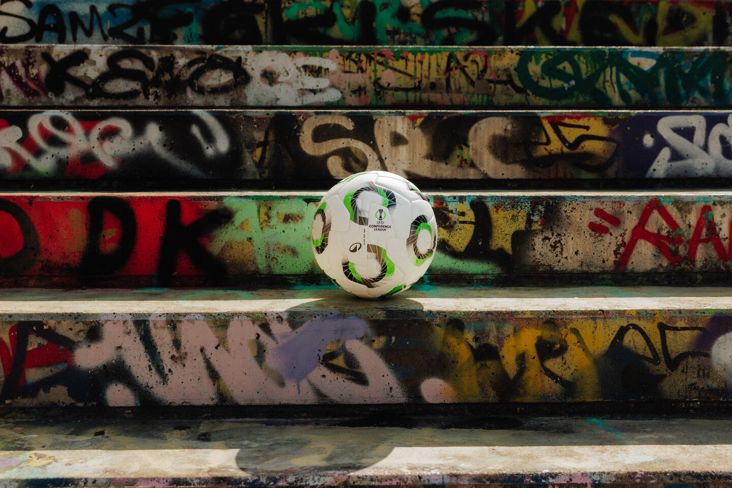 KIPSTA Fußball Größe 5 - UEFA Conference League 25/26 Offizieller Spielball Image
