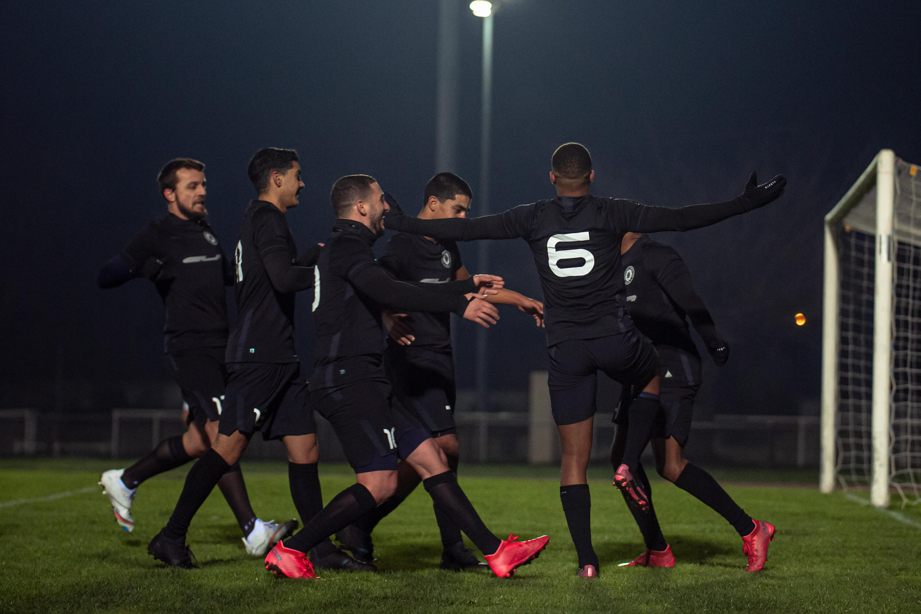 Soccer Long-Sleeved Seamless Thermal Base Layer Top, Keepdry 12/18