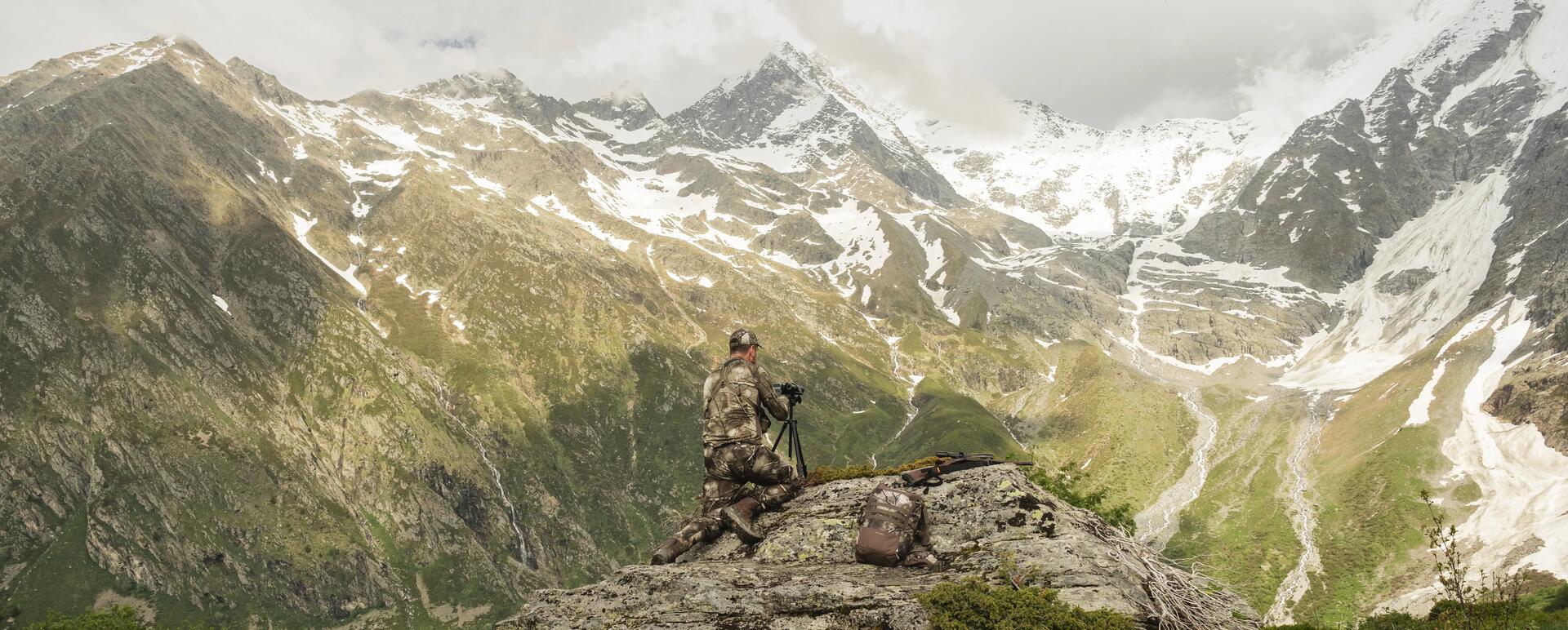 Le camouflage Treemetic se fond avec la paysage en montagne